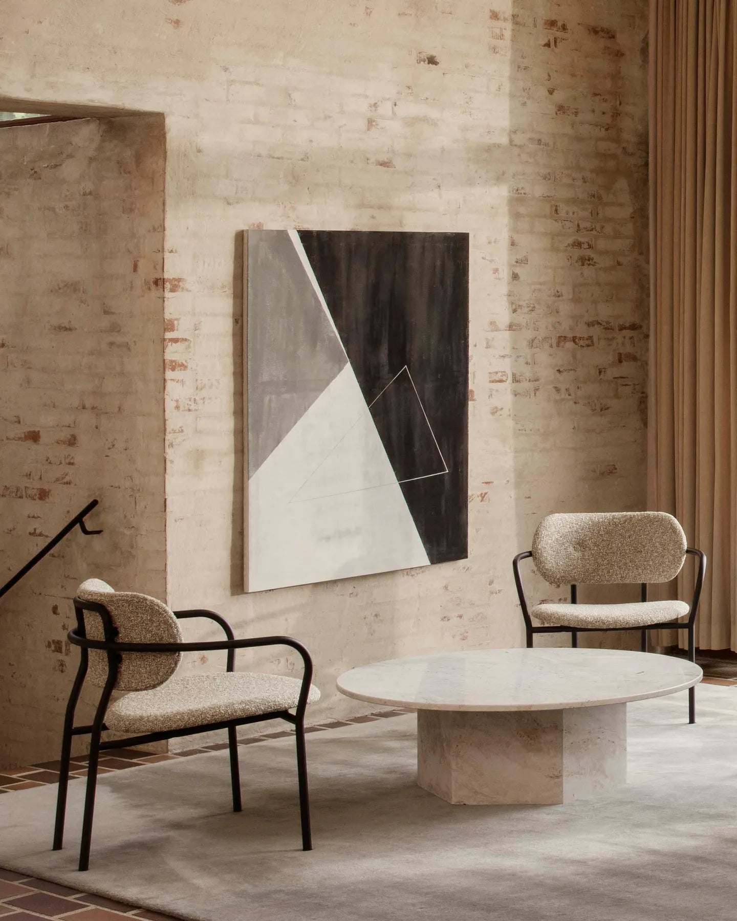 Fotel COCO gepolstert mit schwarzem Gestell