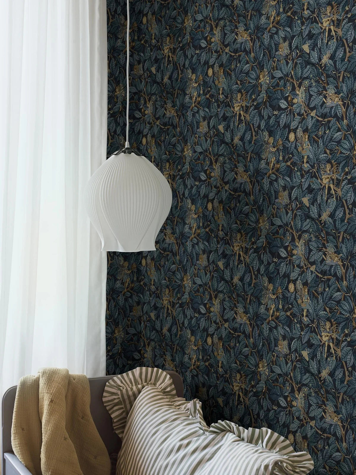 Tapete für Kinder mit einem Märchenmotiv von Feen FAIRIES dunkelblau