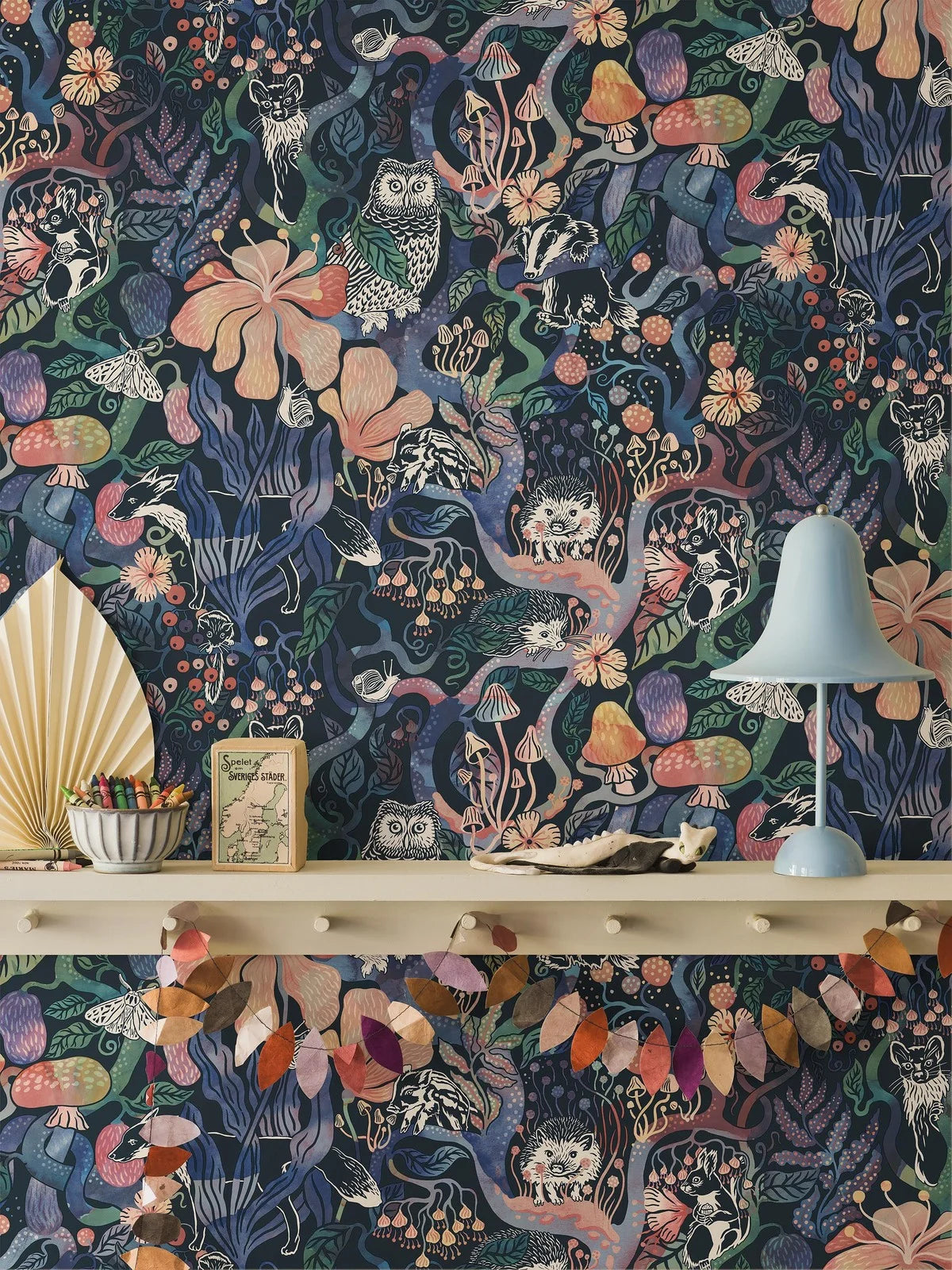 Tapete für Kinder mit dem Motiv des märchenhaften Waldes MAGIC WOODS blau mit rosa