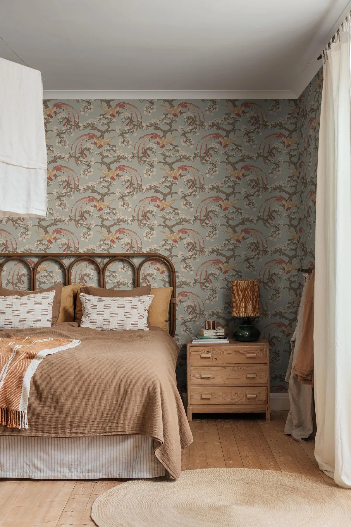 Tapete mit pflanzlichem und tierischem Motiv FENIX blau