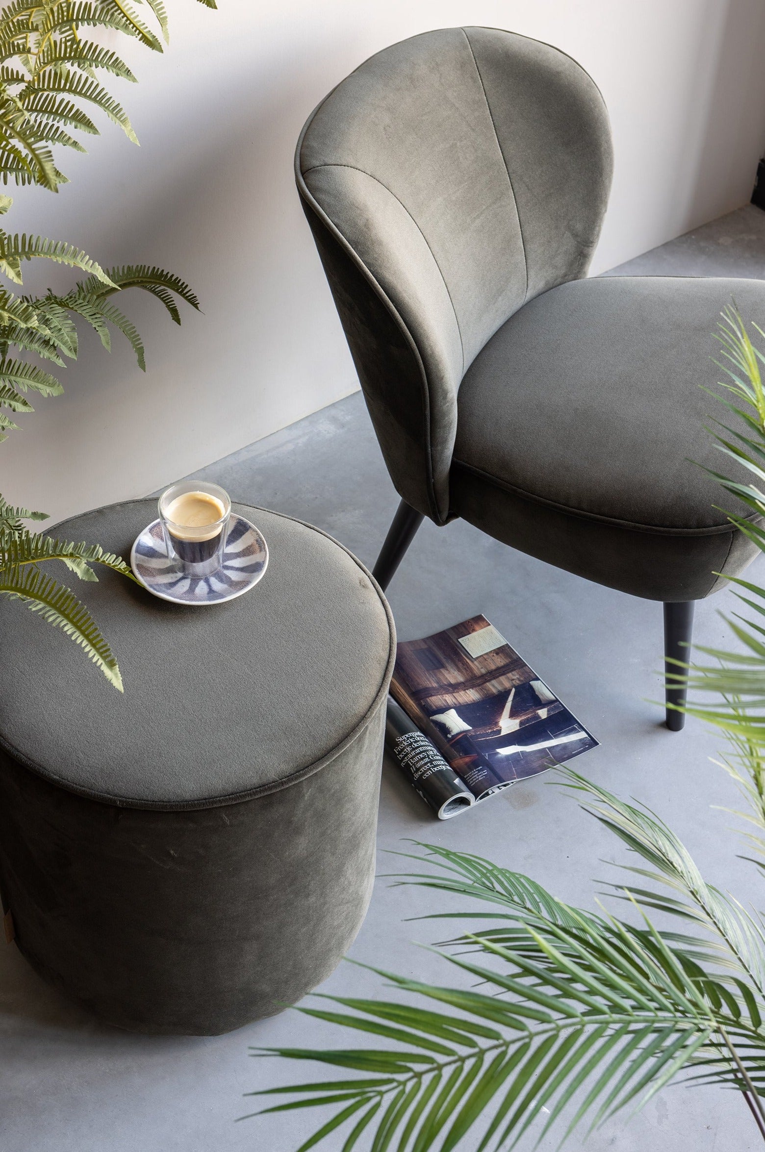 Puf aksamitny SARA oliwkowy zielony Woood Eye on Design