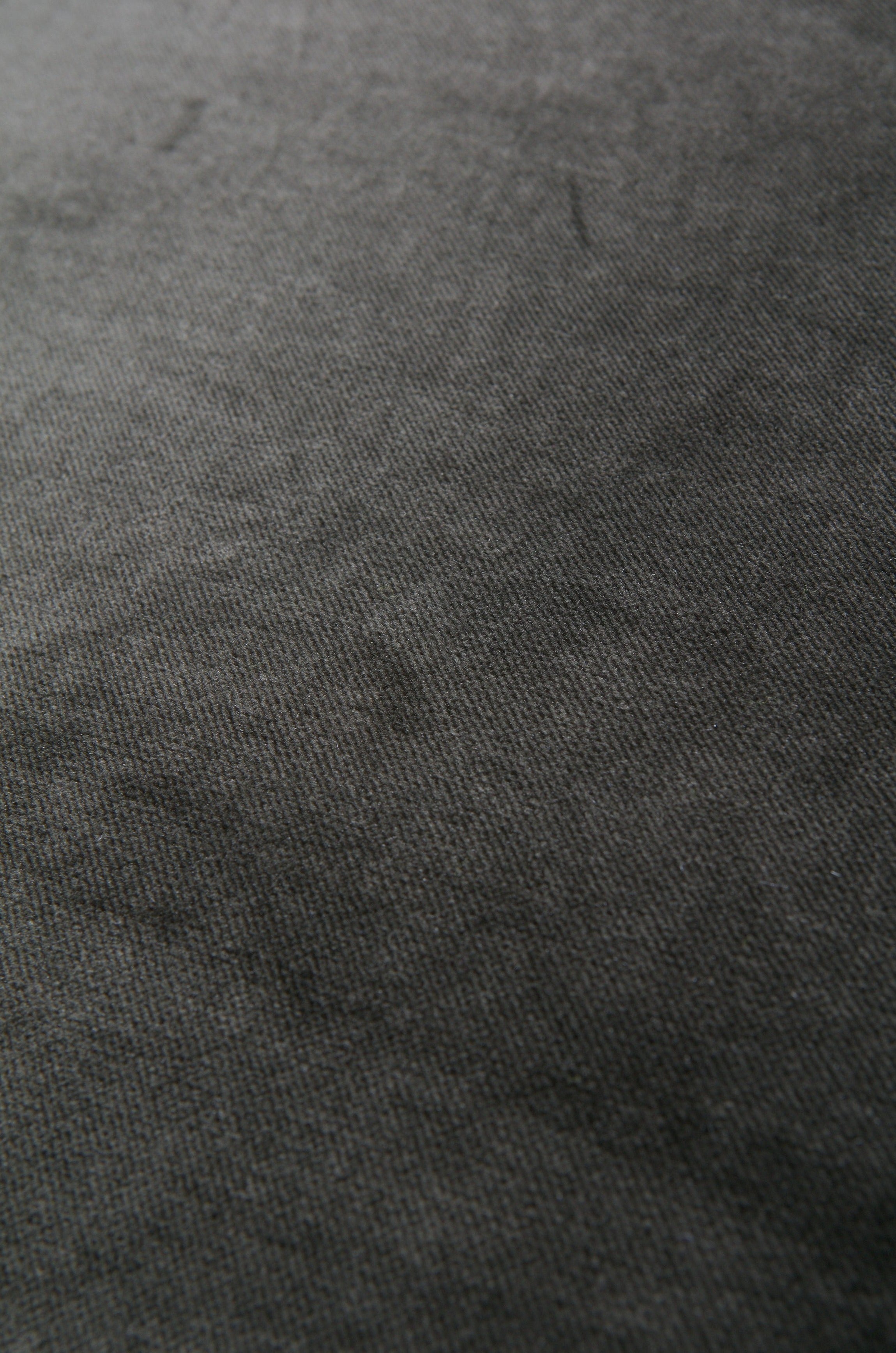 Puf aksamitny SARA oliwkowy zielony Woood Eye on Design