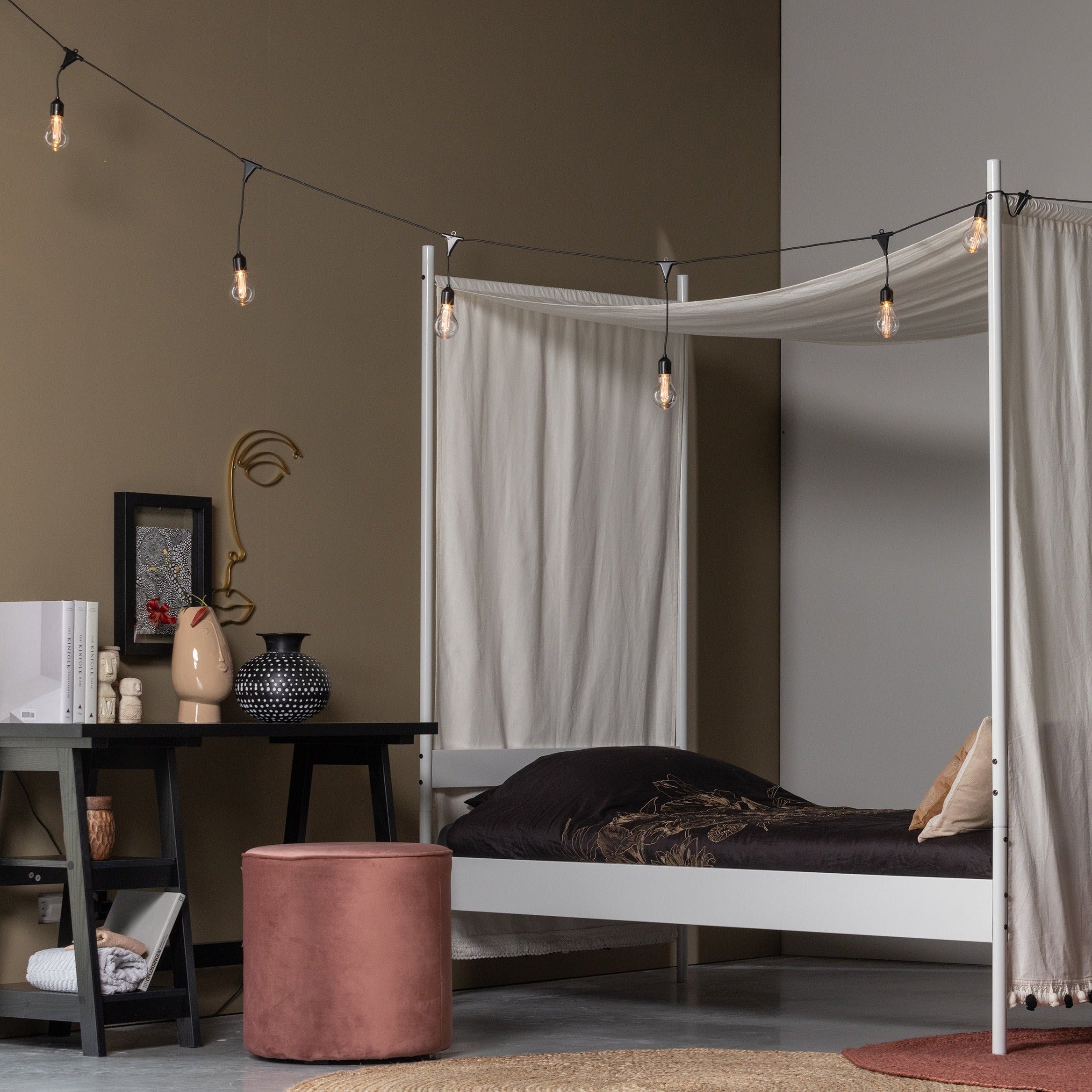 Puf aksamitny SARA różowy Woood Eye on Design