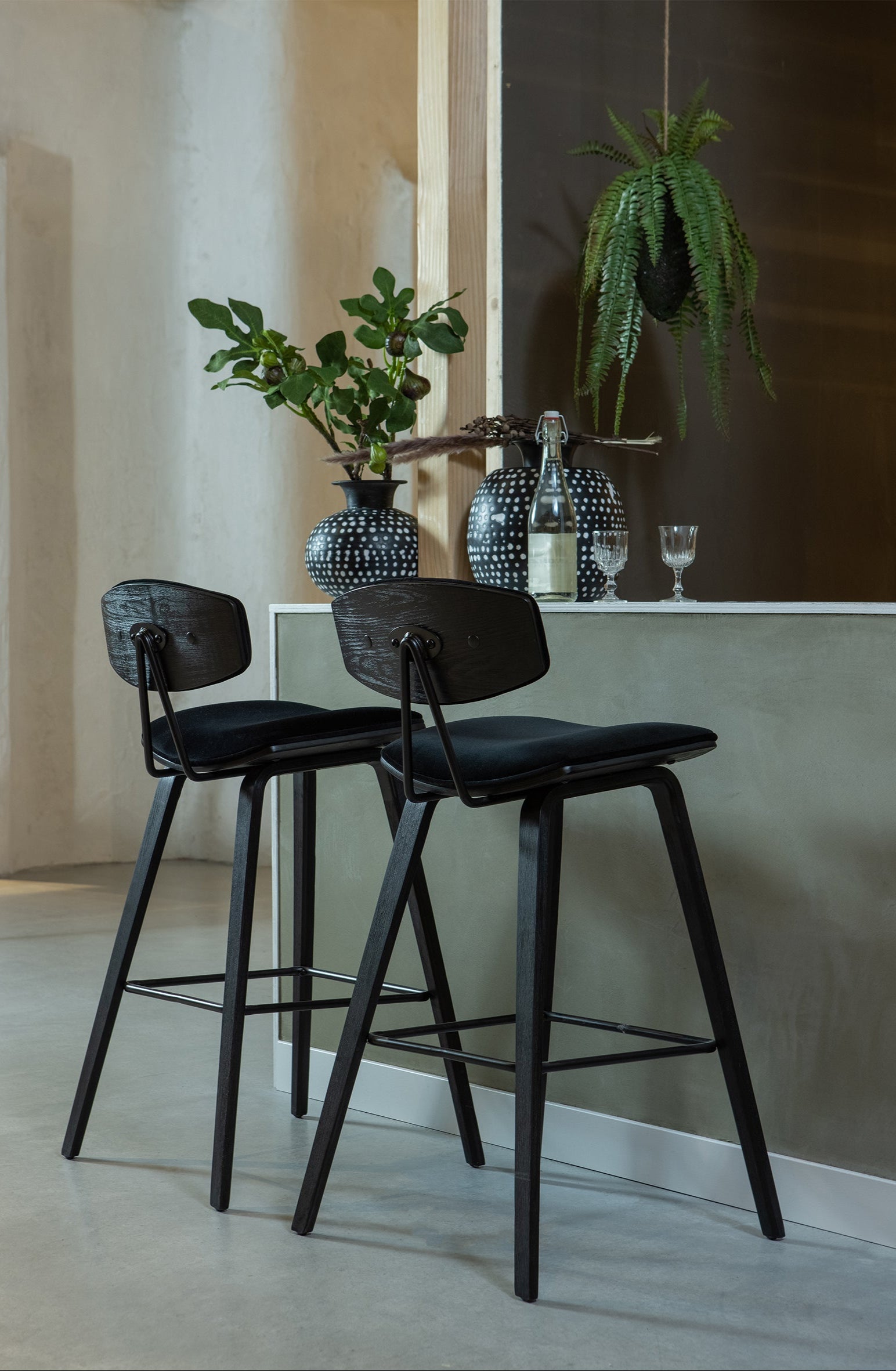 Senn Black Bar Chair