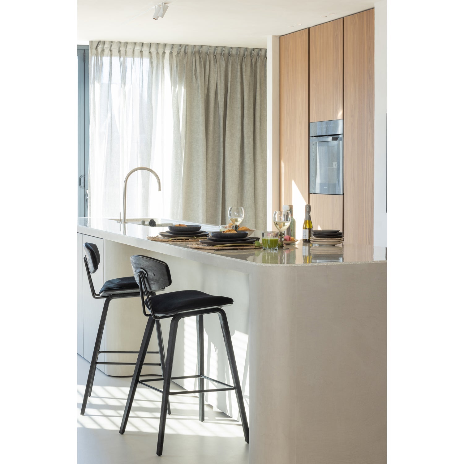 Senn Black Bar Chair