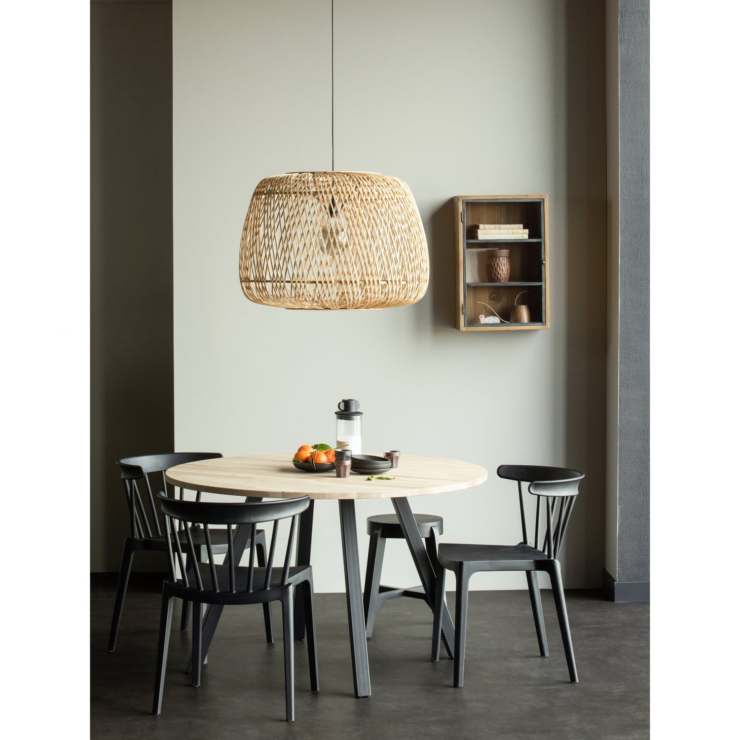 Ronde tafel TABLO eiken met een V-vormige basis