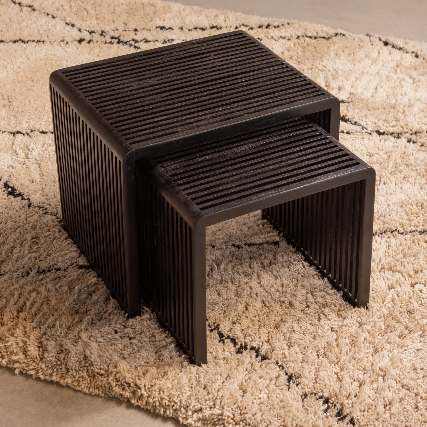 Willa Tischset Schwarzes recyceltes Holz