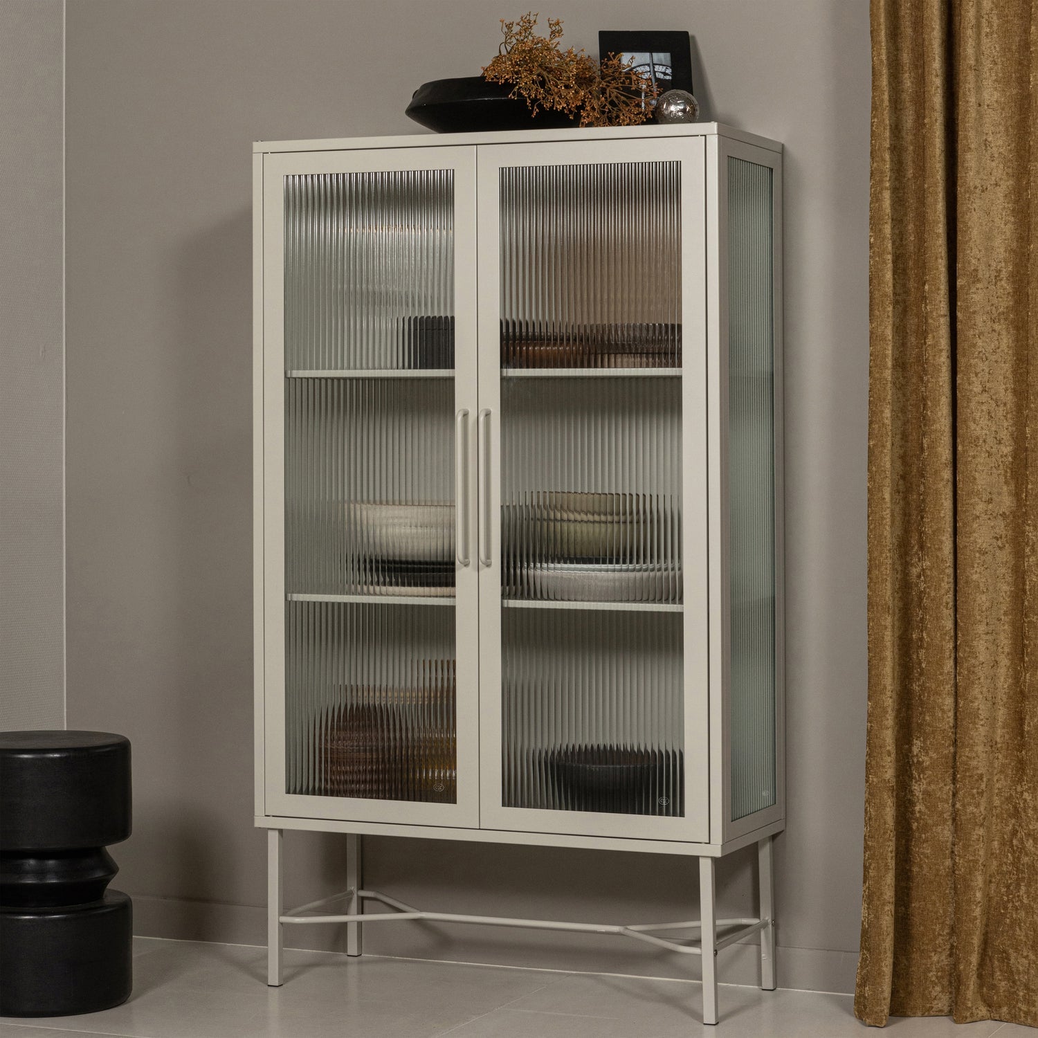 TUVE BLACK TABLE