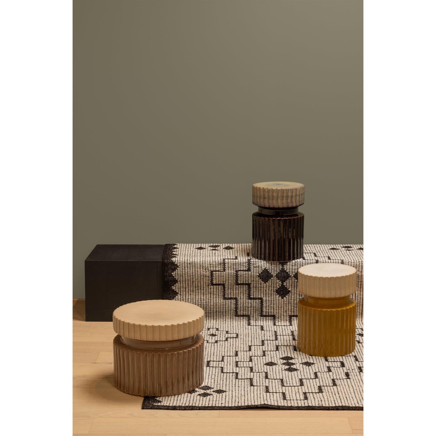 Omari grau-schwarzer Teppich