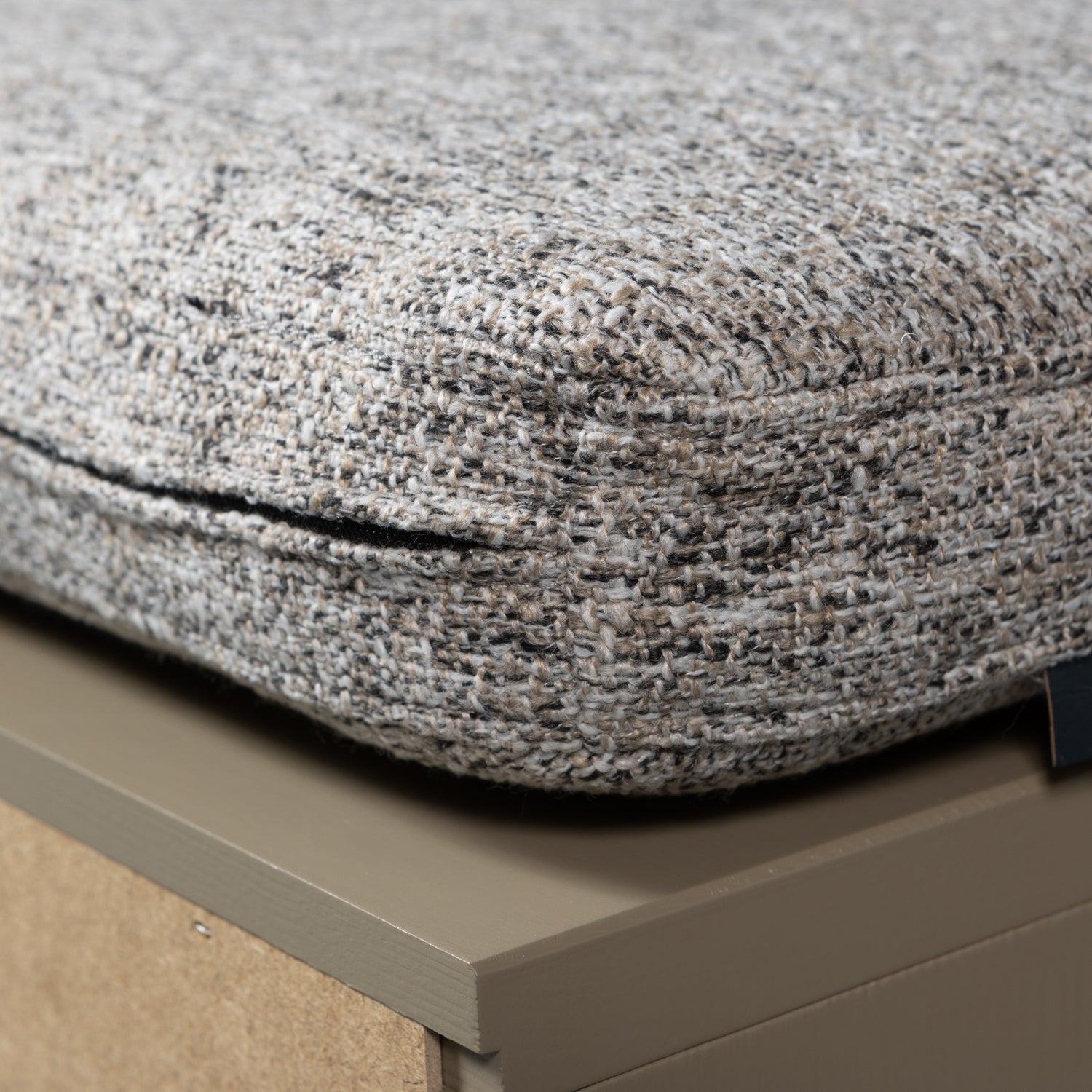 Turner Khaki -Bank mit Aufbewahrung