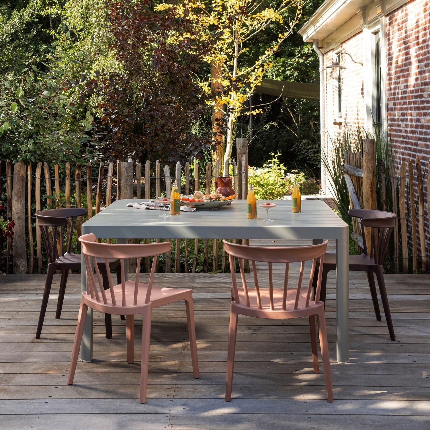 OVARA Outdoor Table in Gray