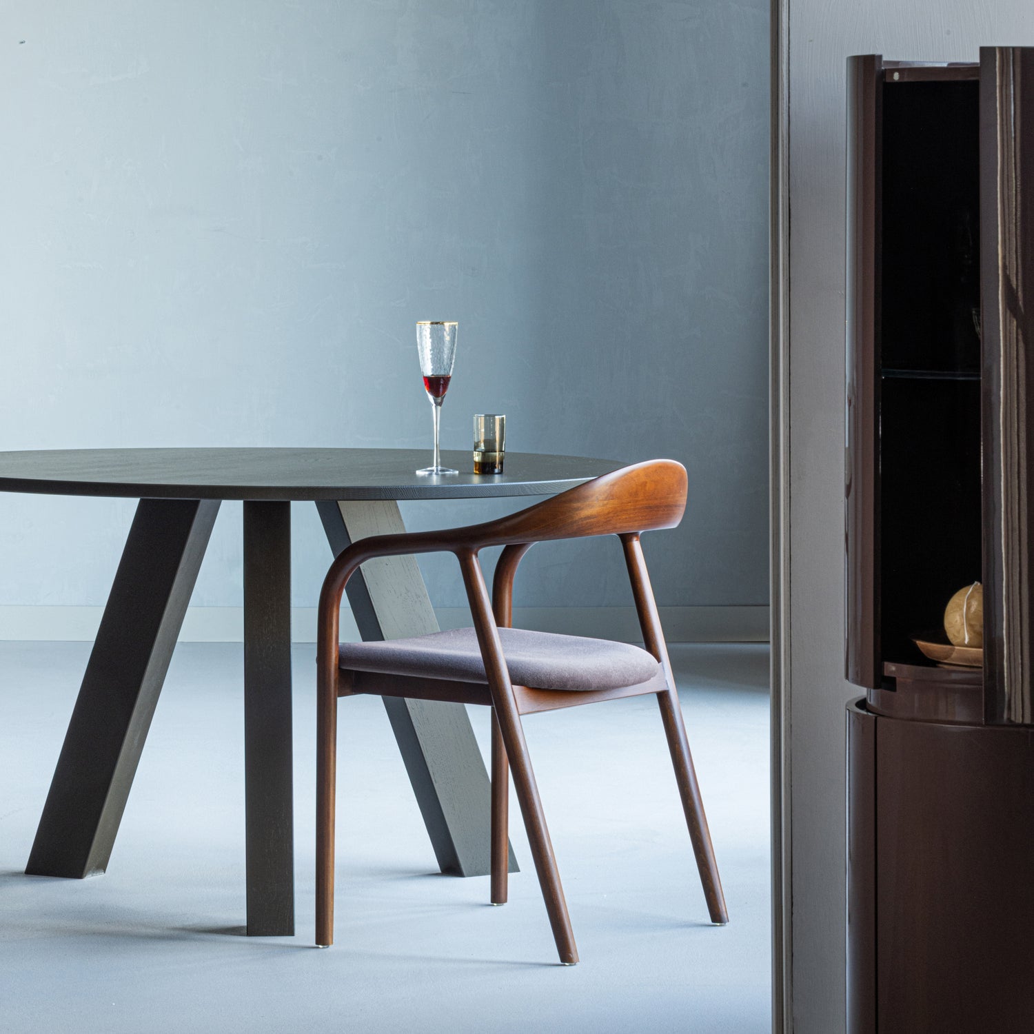 Stoel BRAN bruin beukenhout met bruine bekleding