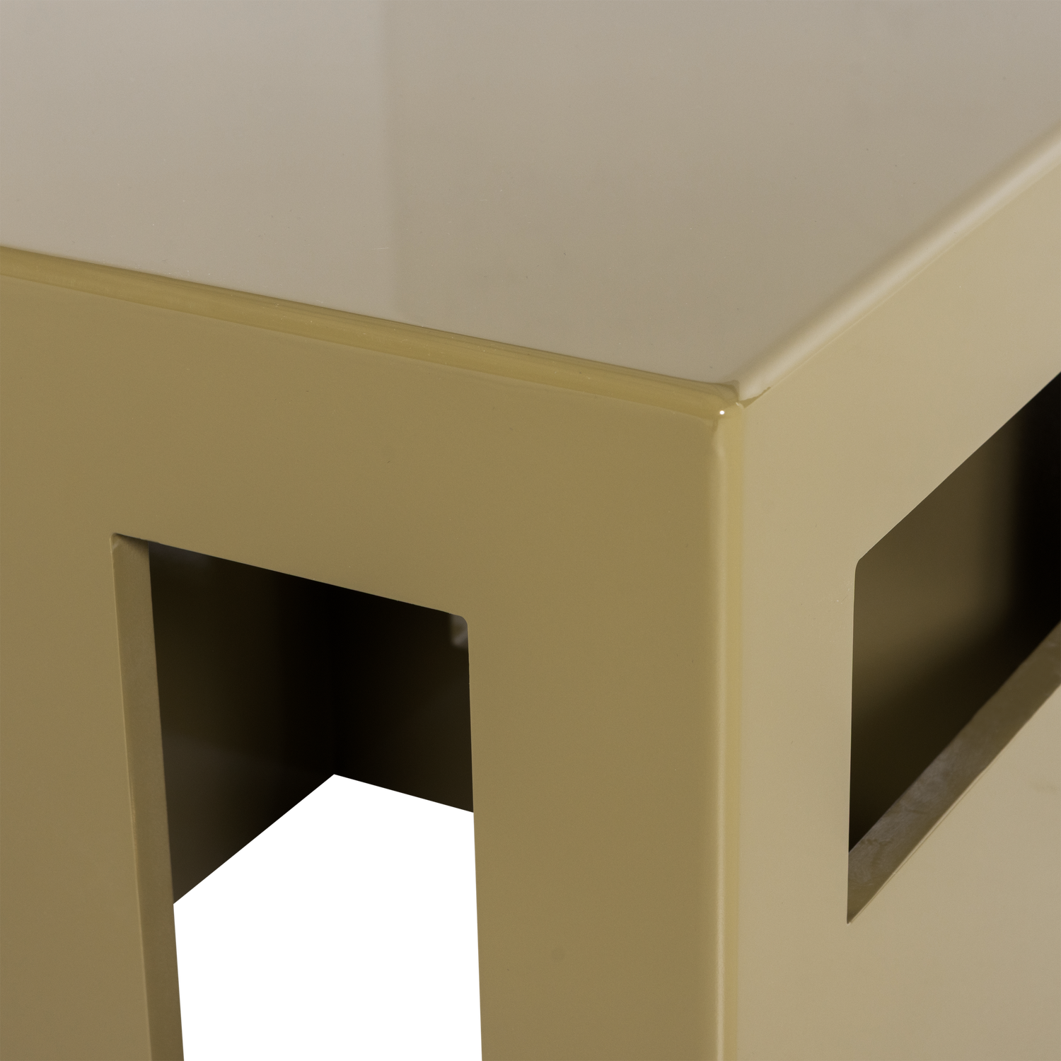 Bijzettafel MODERN honingkleurig