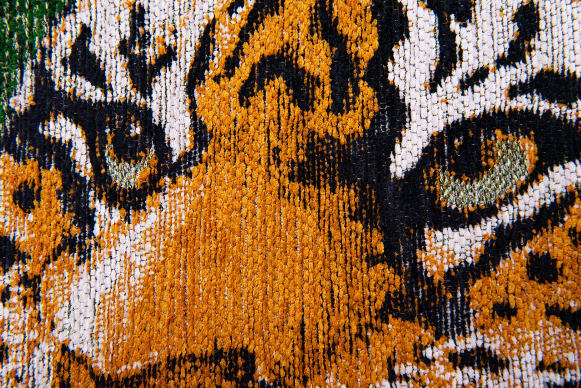 Pop Tiger Green on Fire Green Teppich