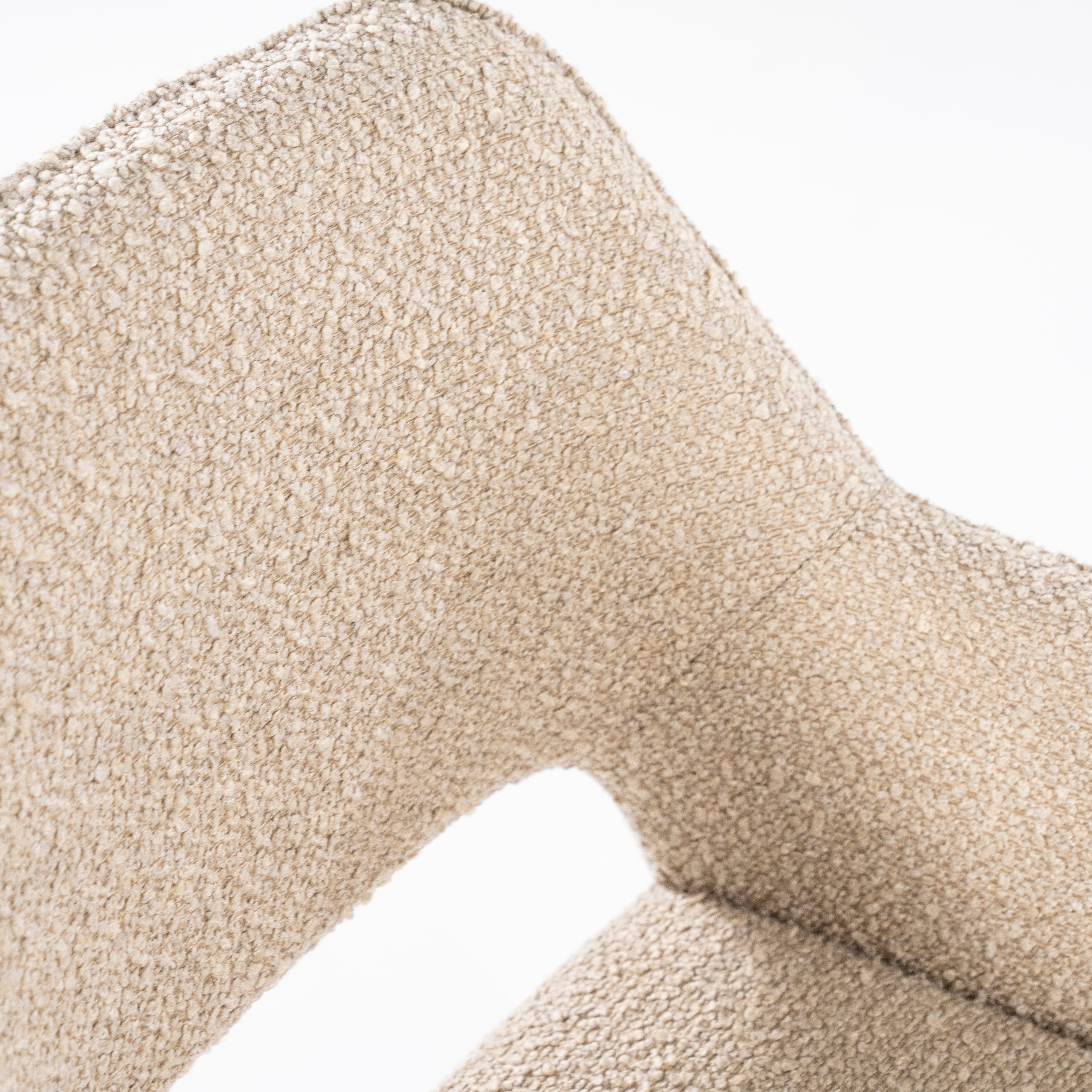 Stuhl FABIO sandfarben mit schwarzem Gestell