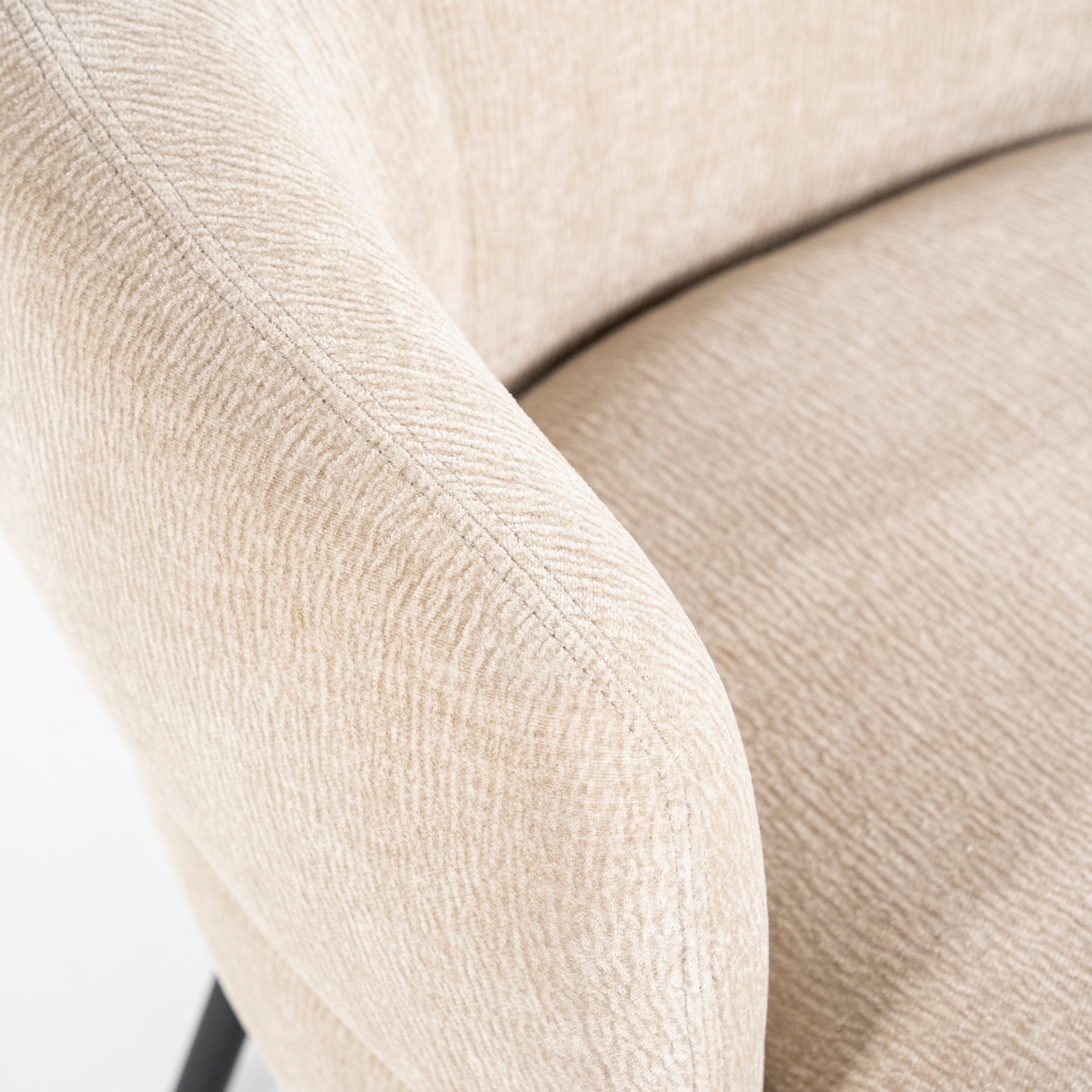 Beige fauteuil DAVID met zwarte basis