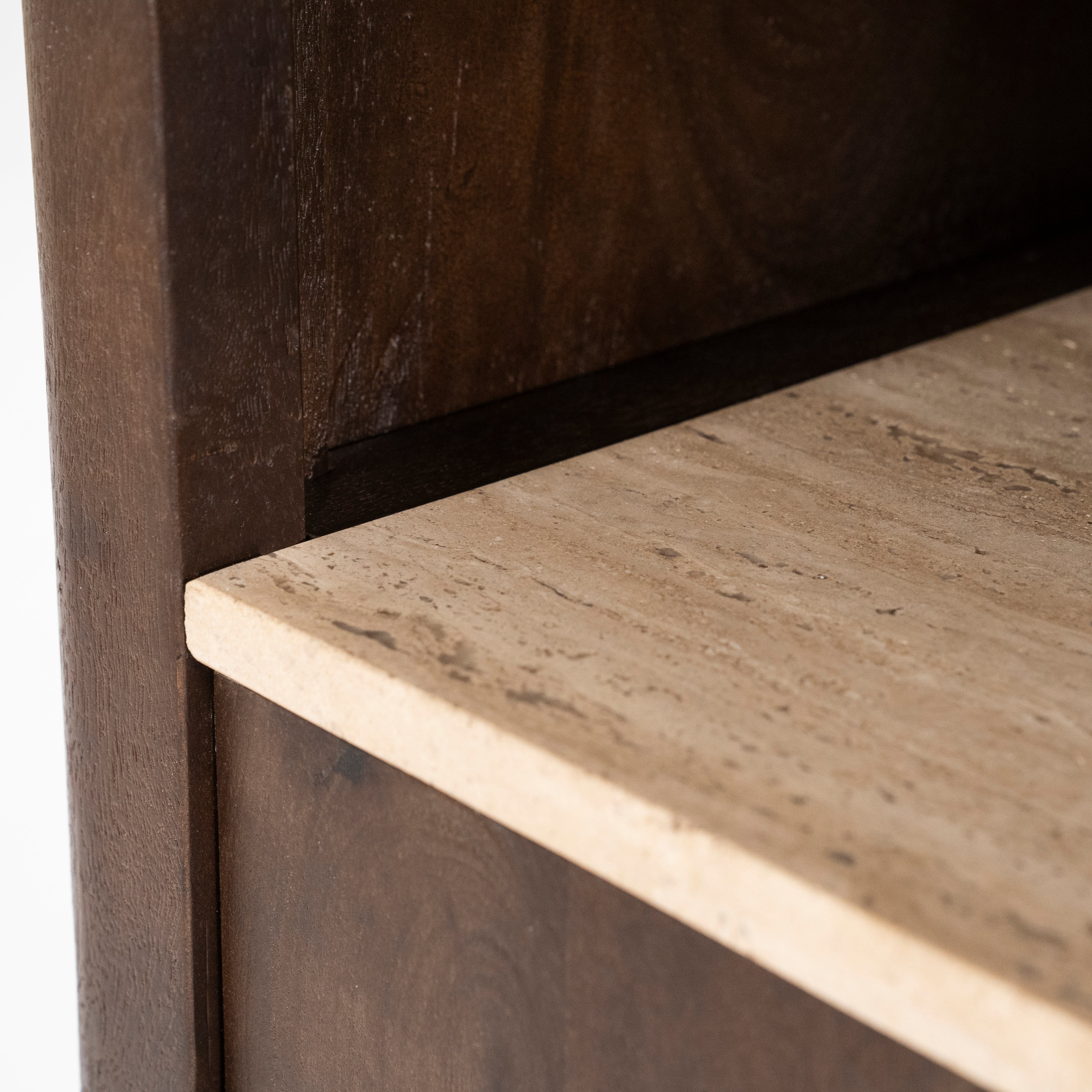 Boekenkast LIO bruin mango-hout met travertijn