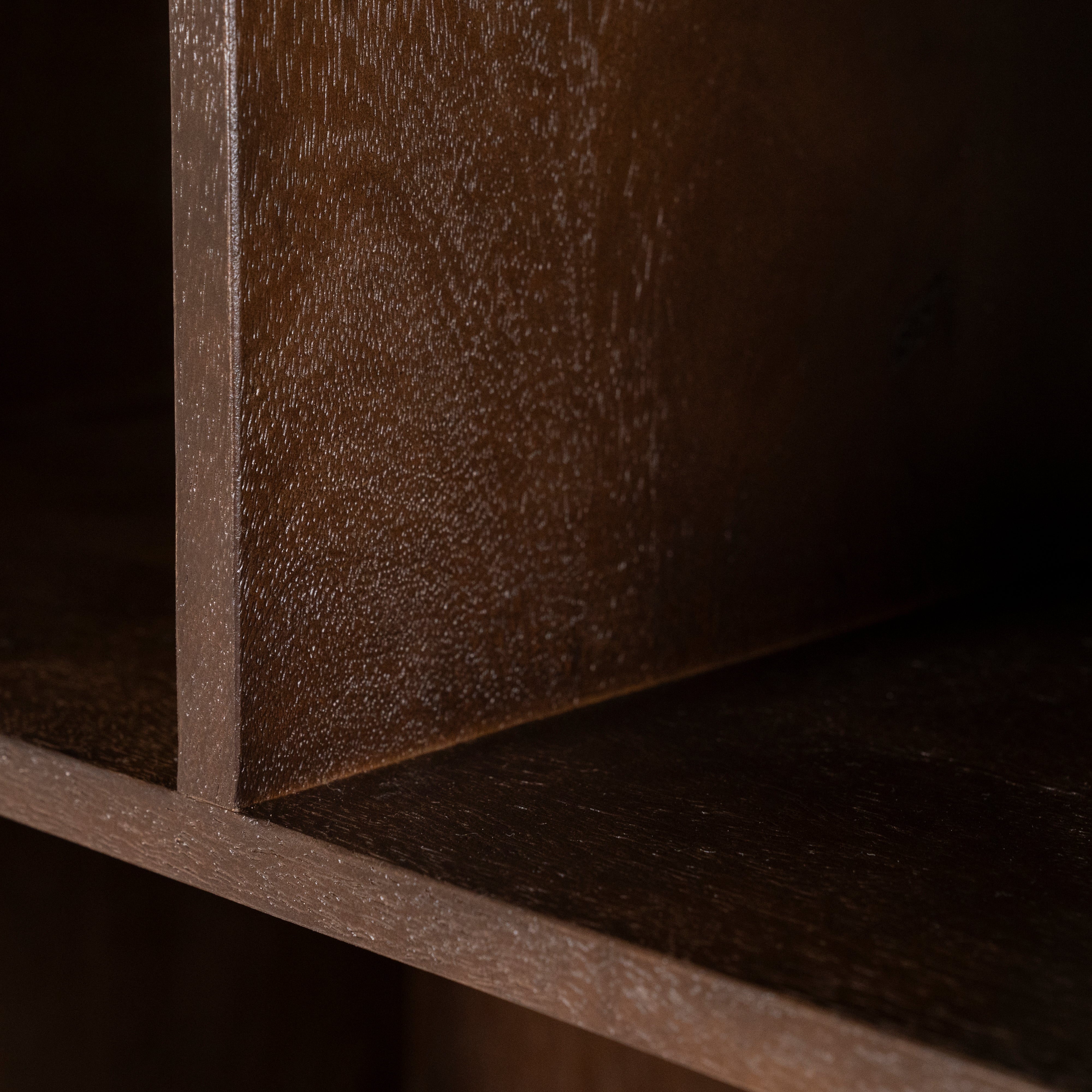 Boekenkast LIO bruin mango-hout met travertijn