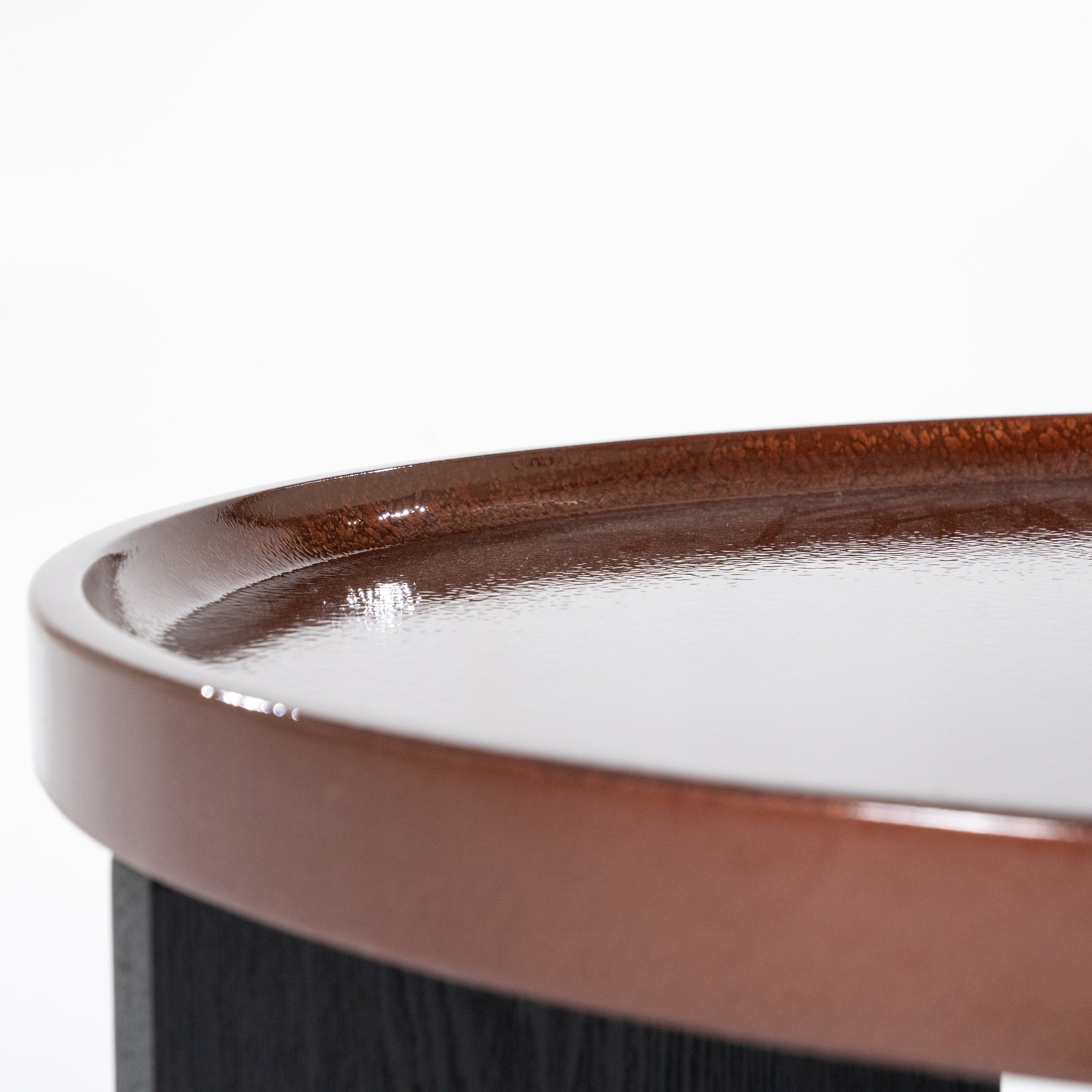 Bordeauxkleurige koffietafel MAYSON met houten basis