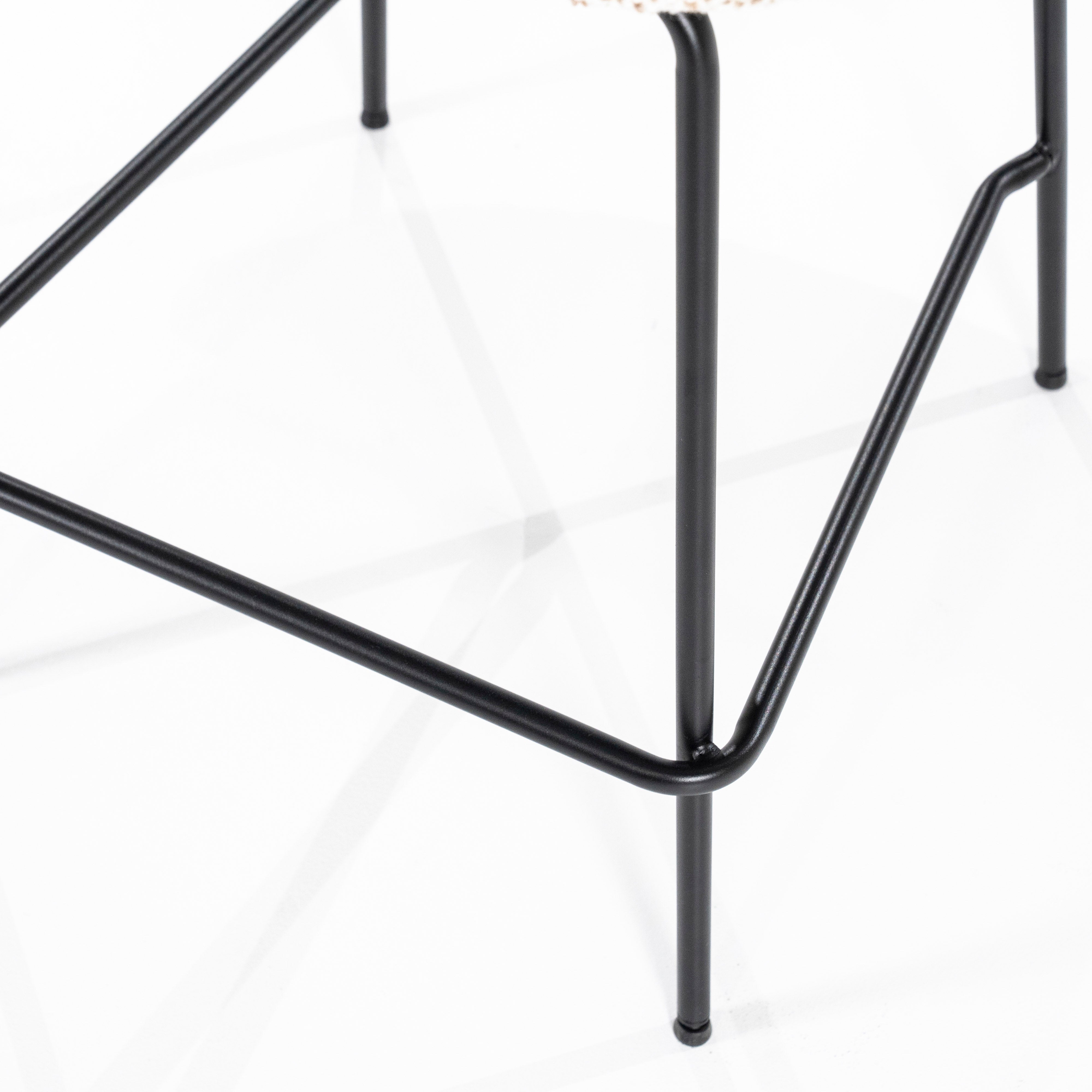 Hocker JON beige met zwarte basis