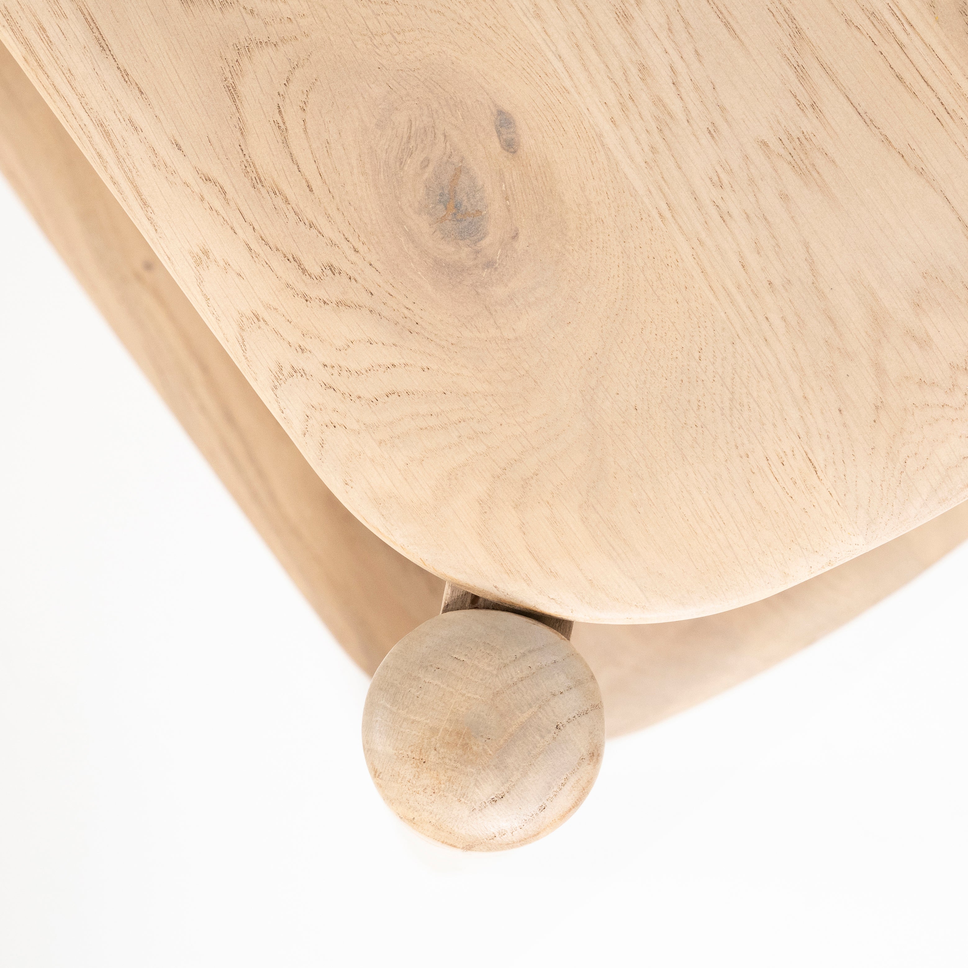 SELBU RTV-kast eikenhout