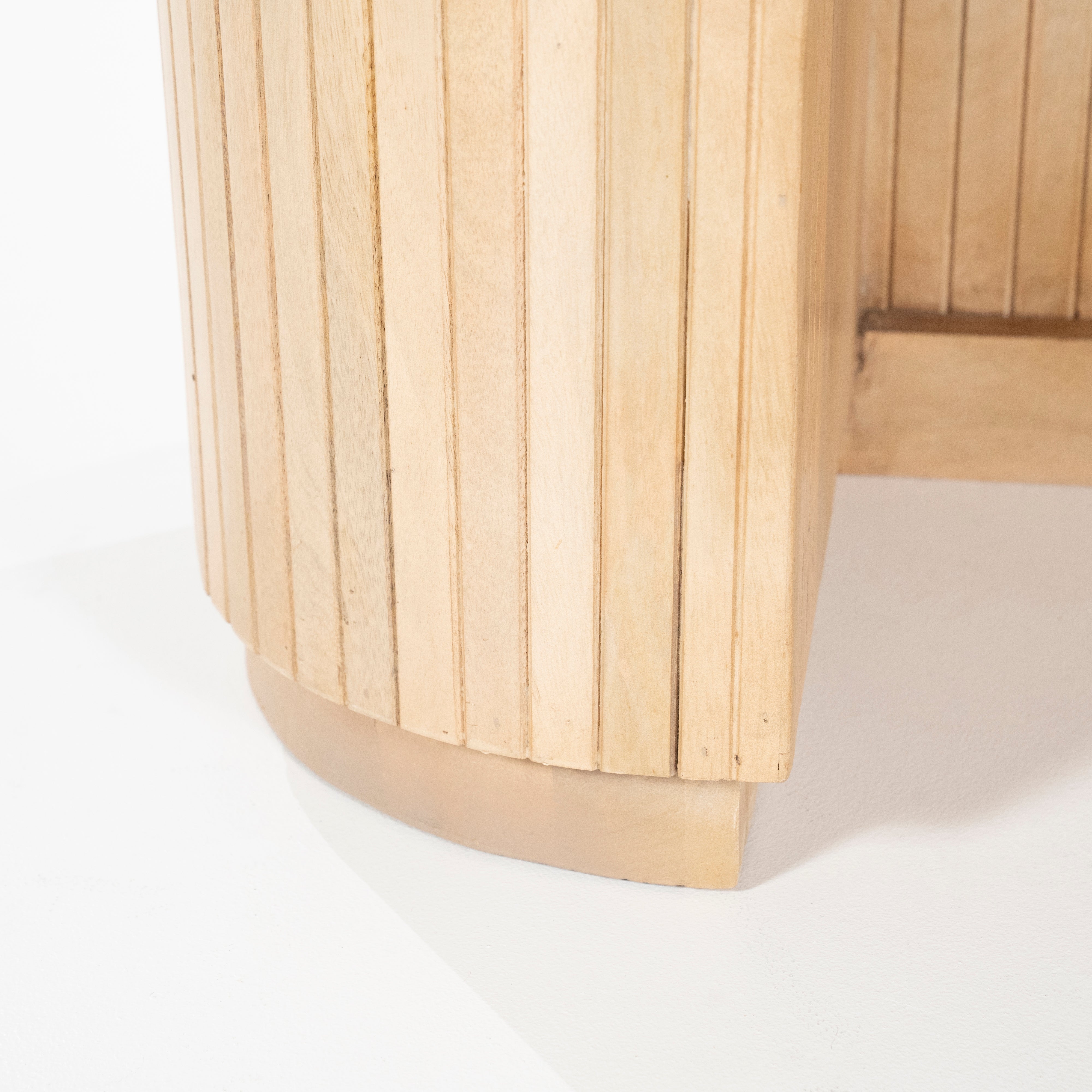 Bureau KIRA van mango-hout met een marmeren blad