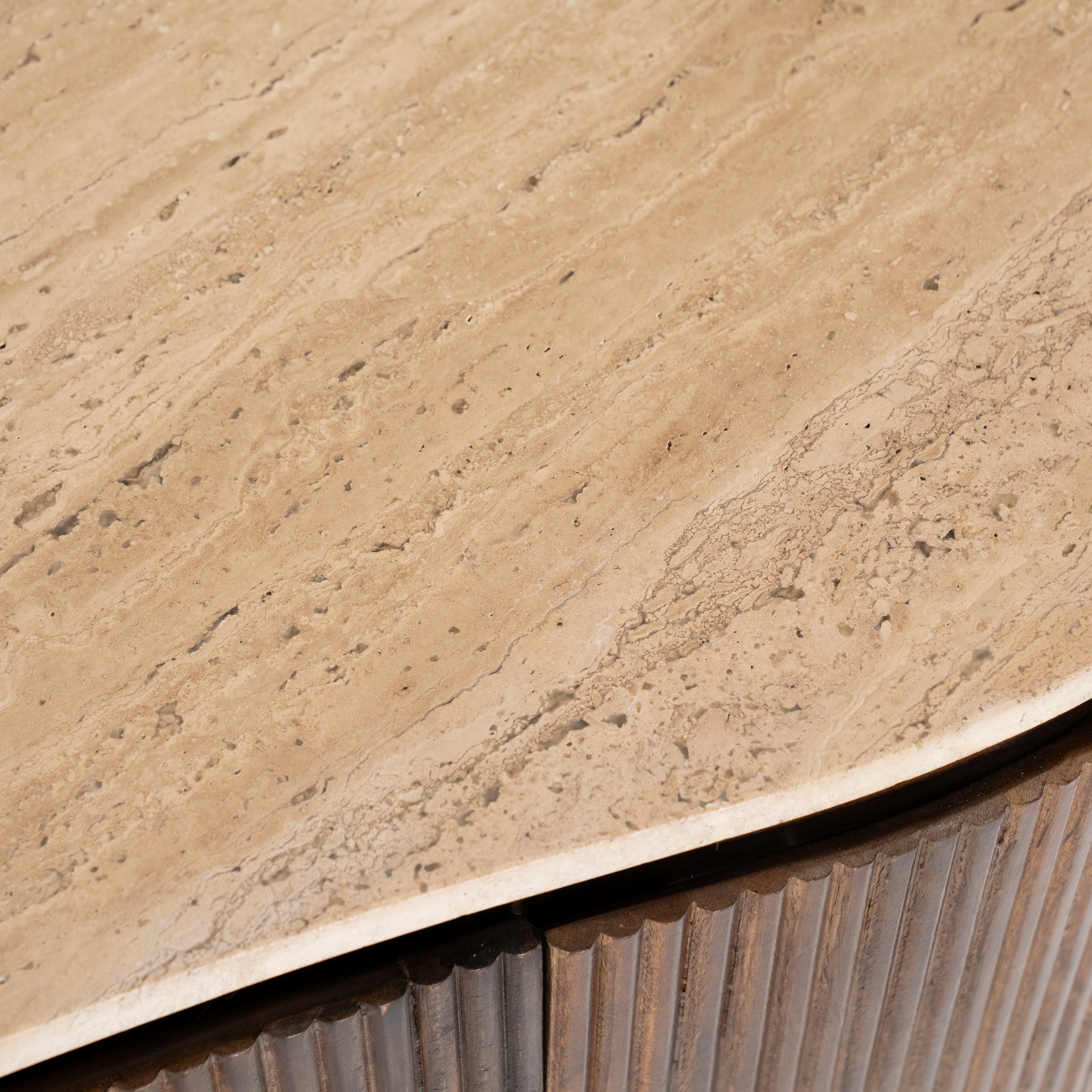 Schreibtisch MARI aus Mangoholz mit einer Tischplatte aus Travertin