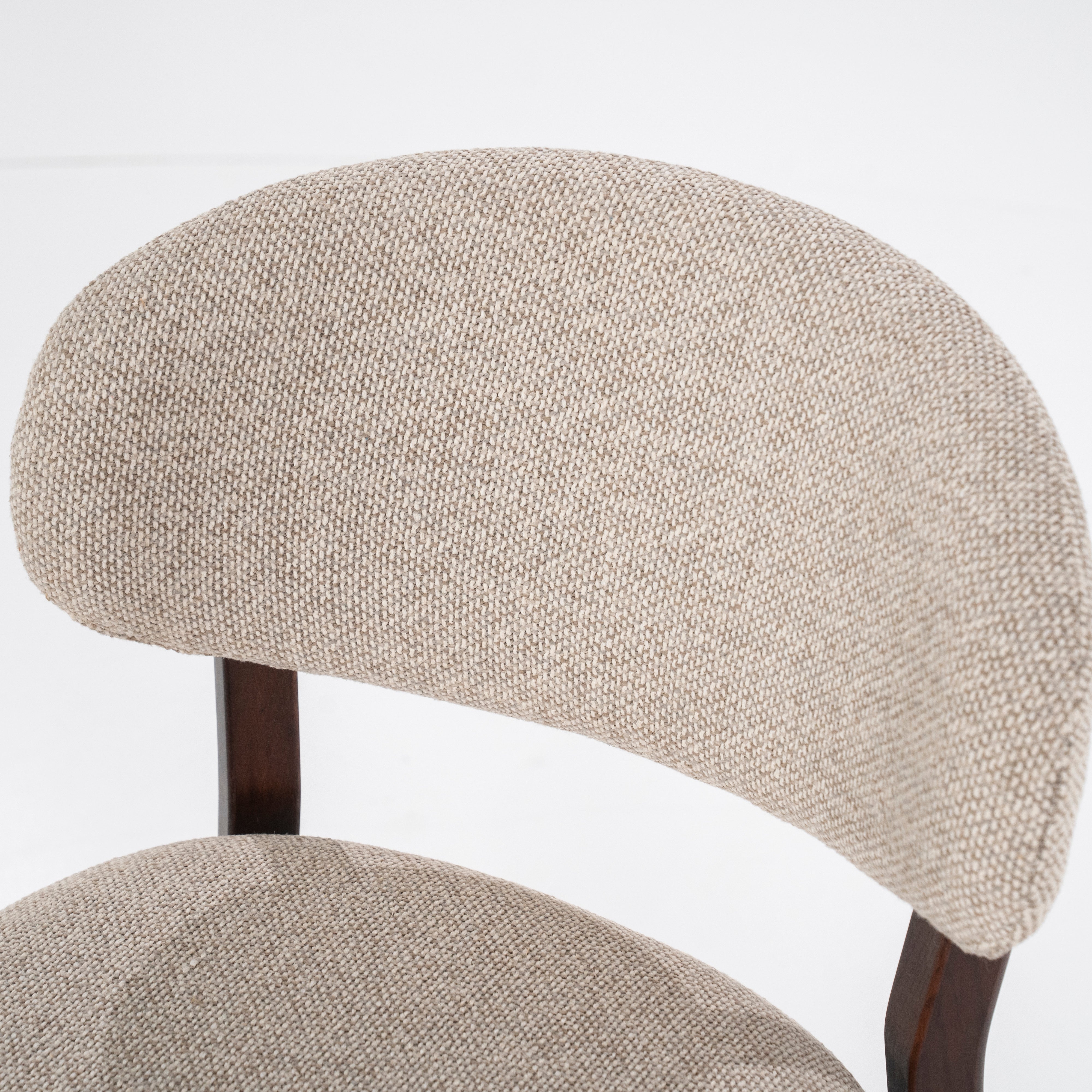 MIKKY taupe stool with a dark oak base