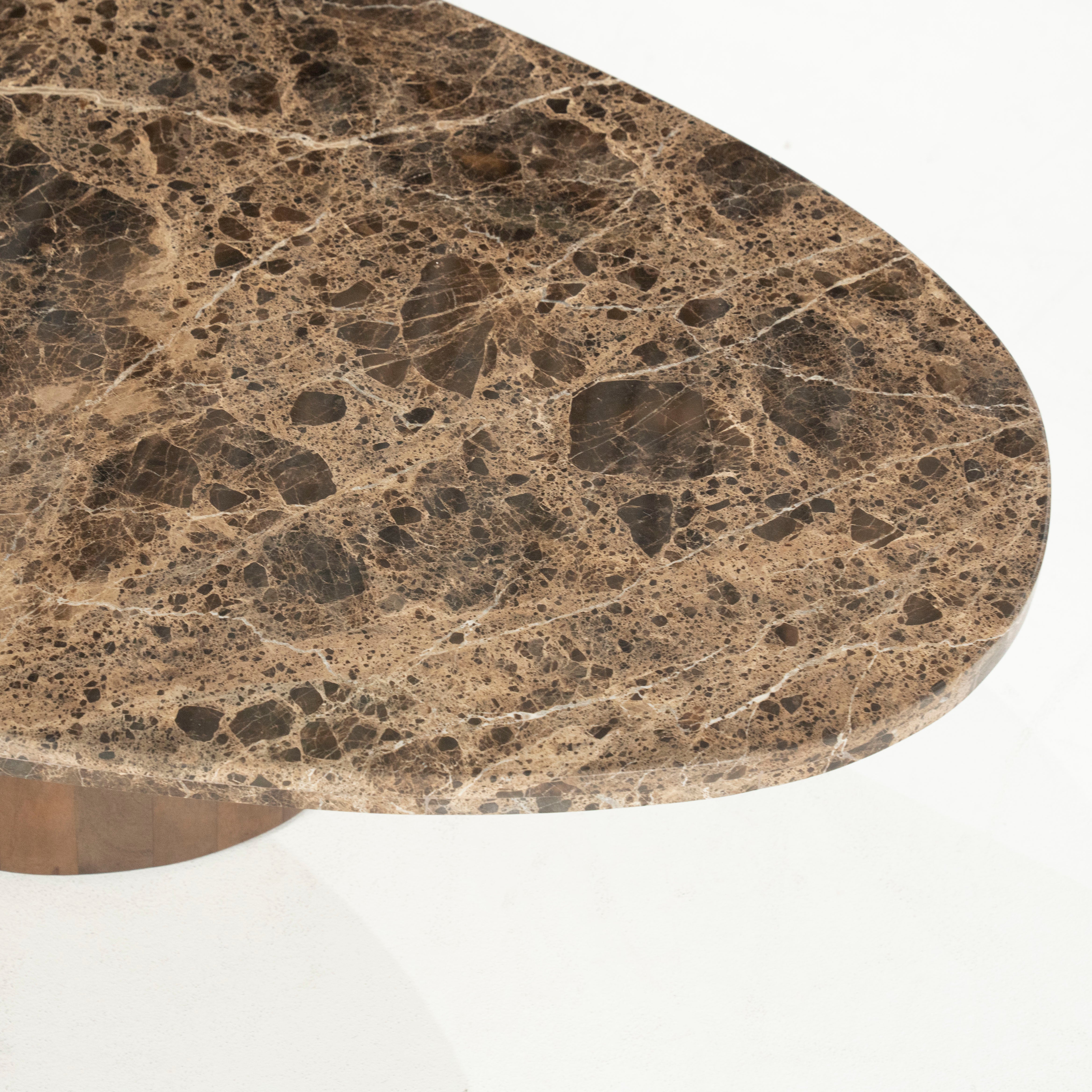 Koffietafel BRADLEY donkerbruin marmer met houten basis