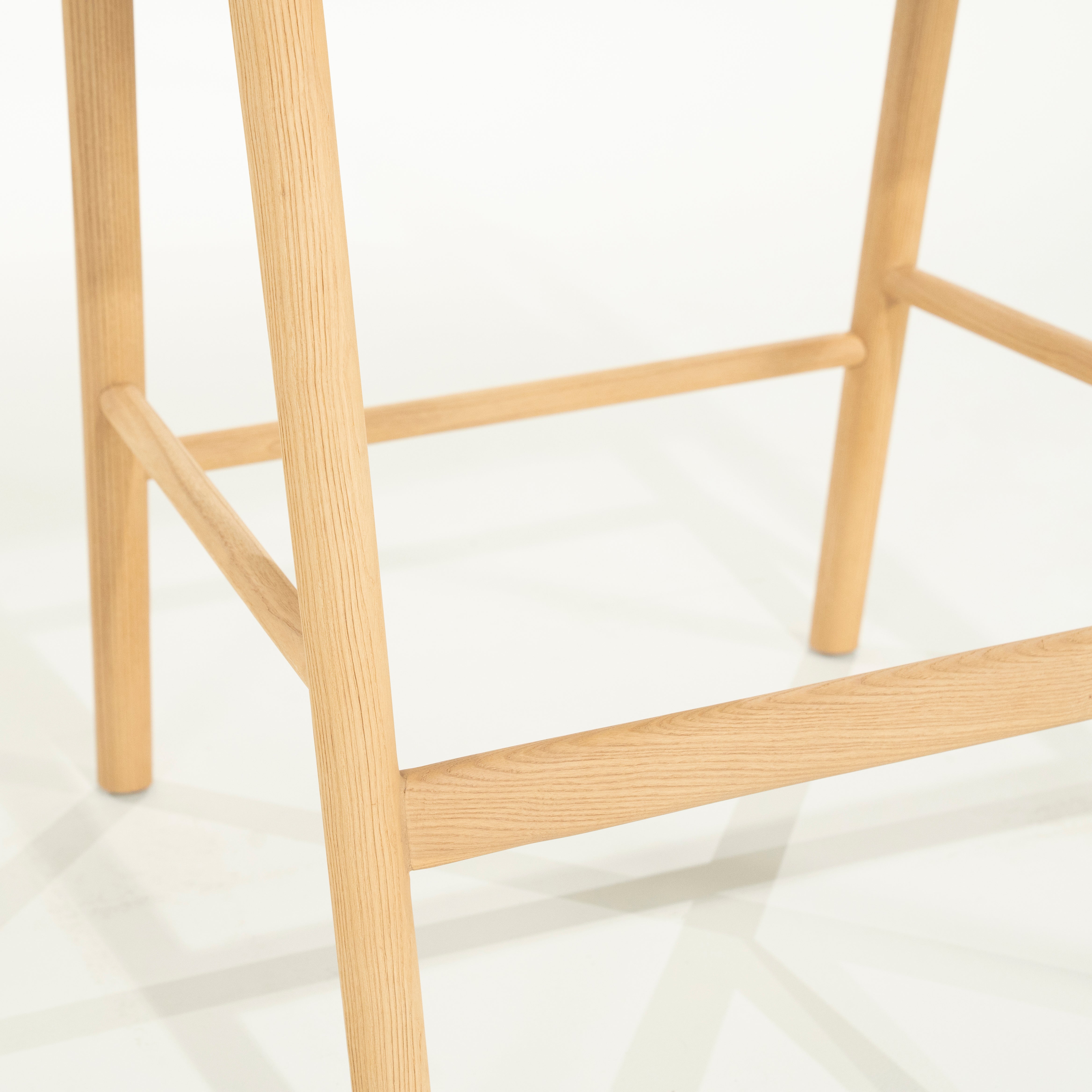Hocker RAYVEN licht essenhout