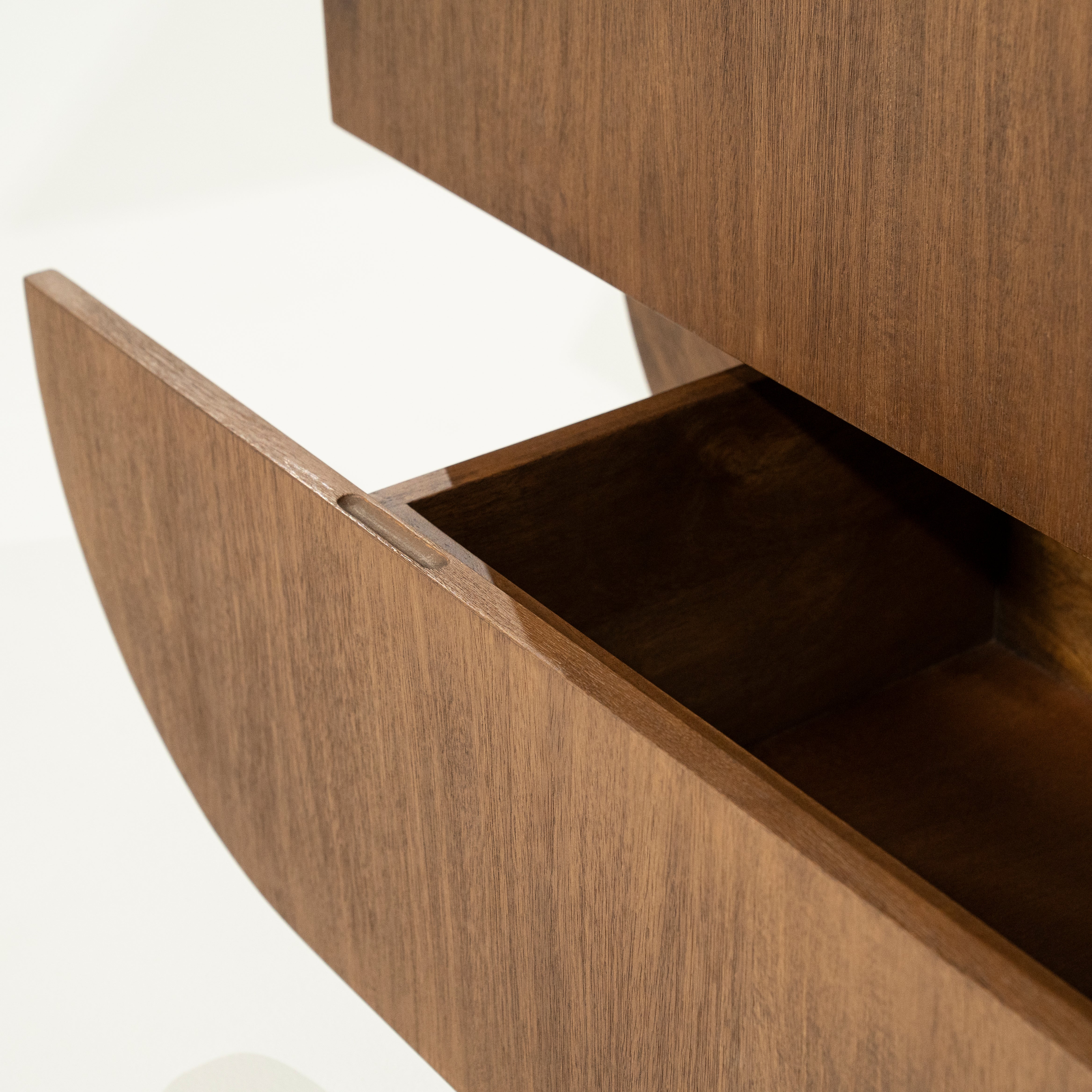 KING Schrank aus Mango-Holz