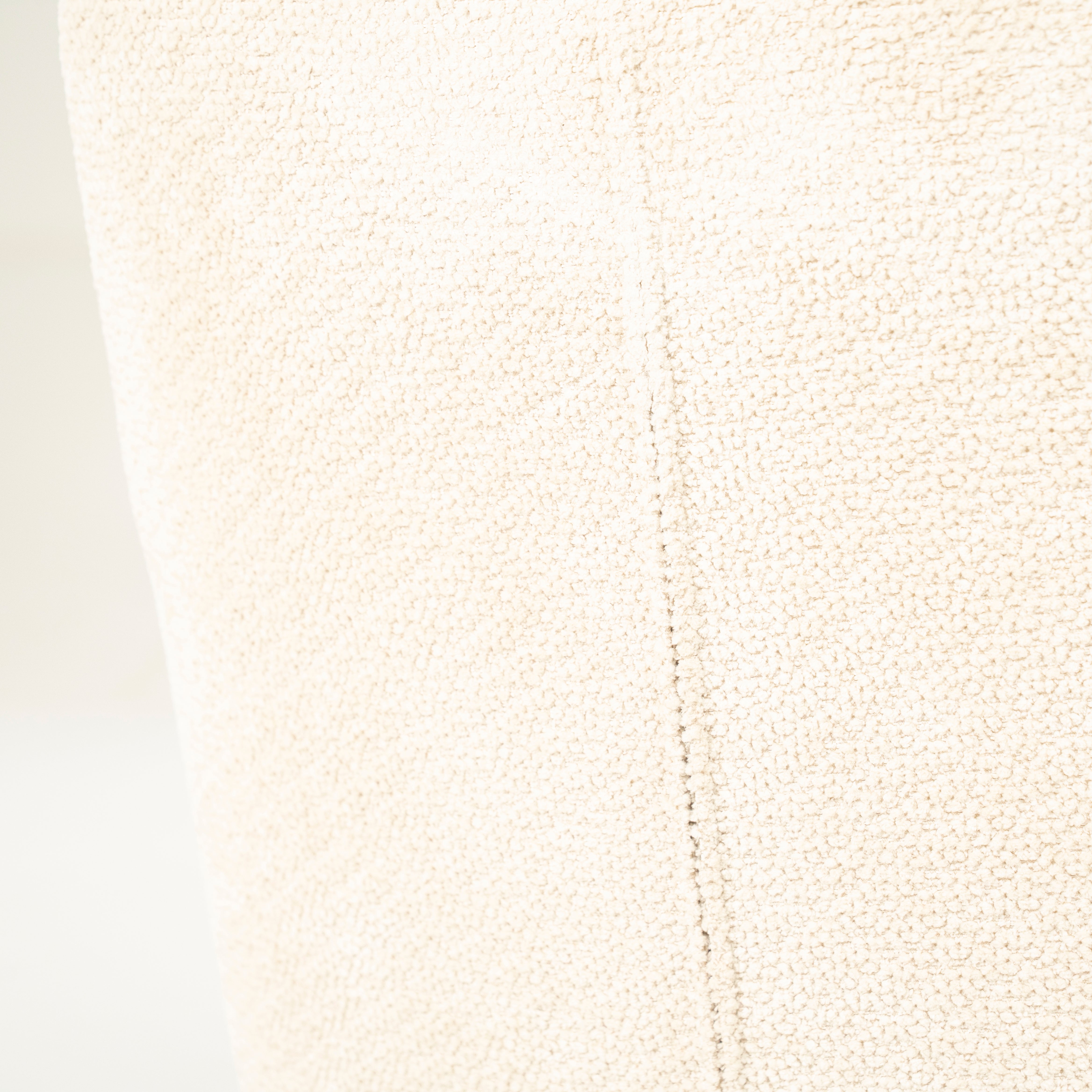 Draaistoel HUGO beige met een donkerbruine basis