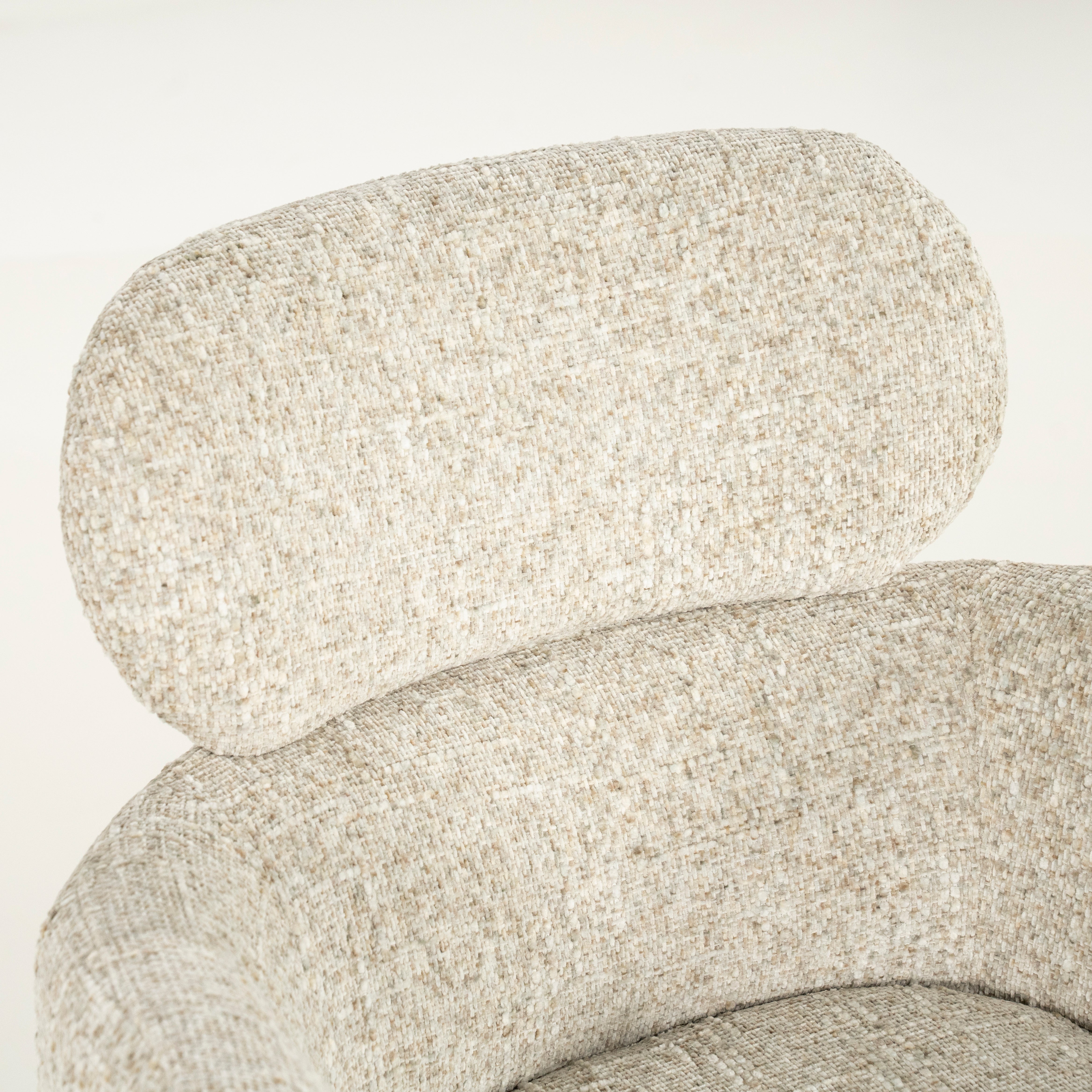 Draaistoel DARCIO beige met een donkerbruine basis