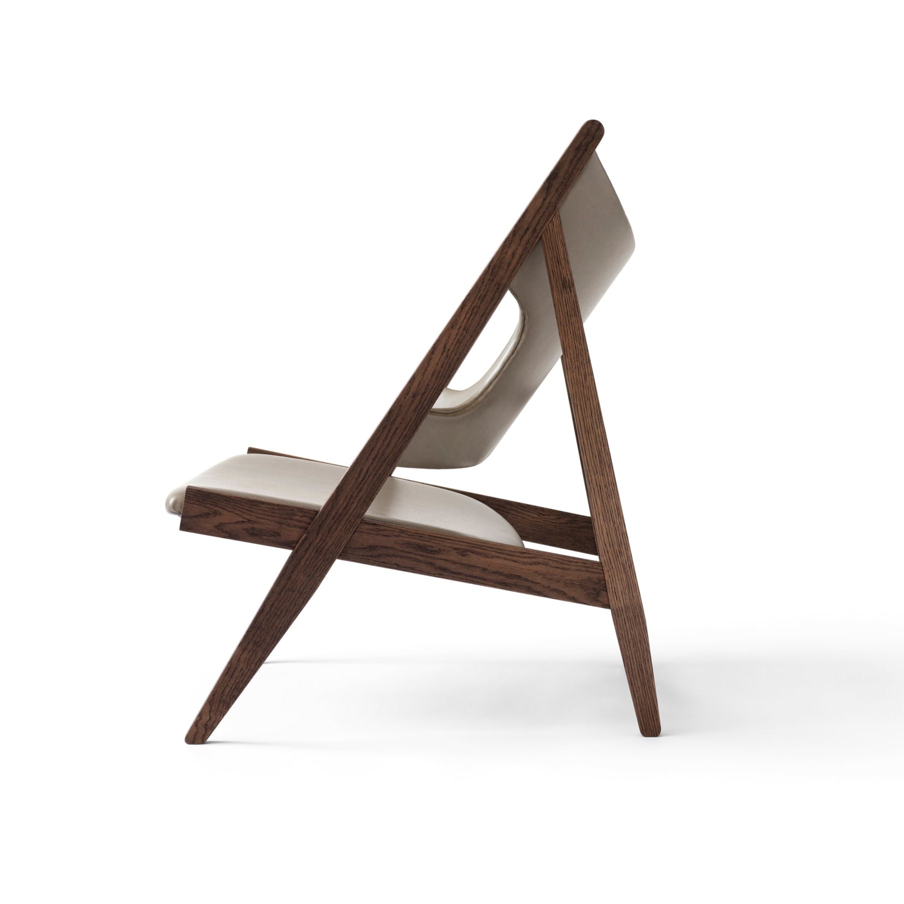 Fauteuil KNITTING grijs leer met een donkere eiken basis