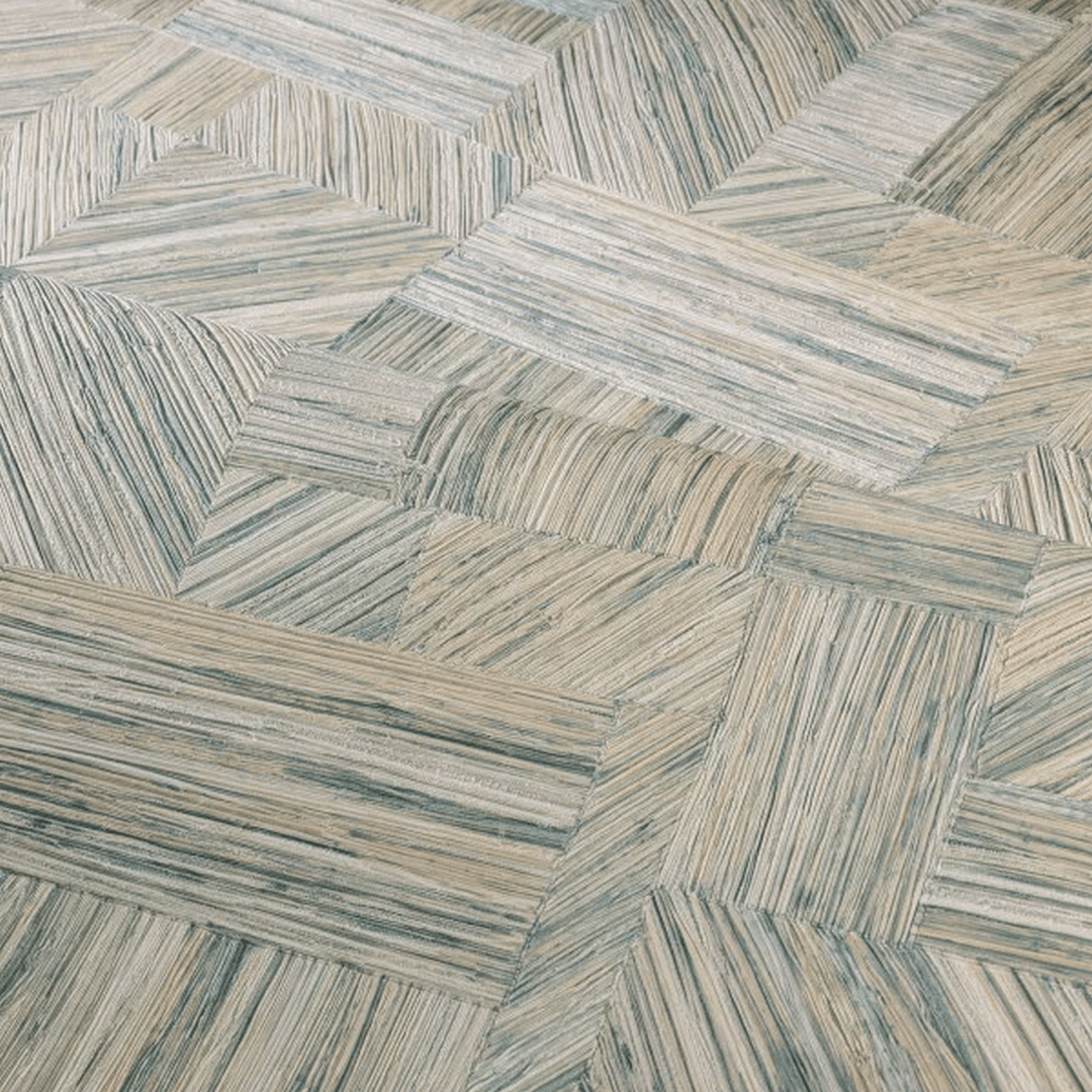 Geometrische structuurbehang dat een stroken patchwork imiteert IMBRICATION - GIVRE ijsblauw