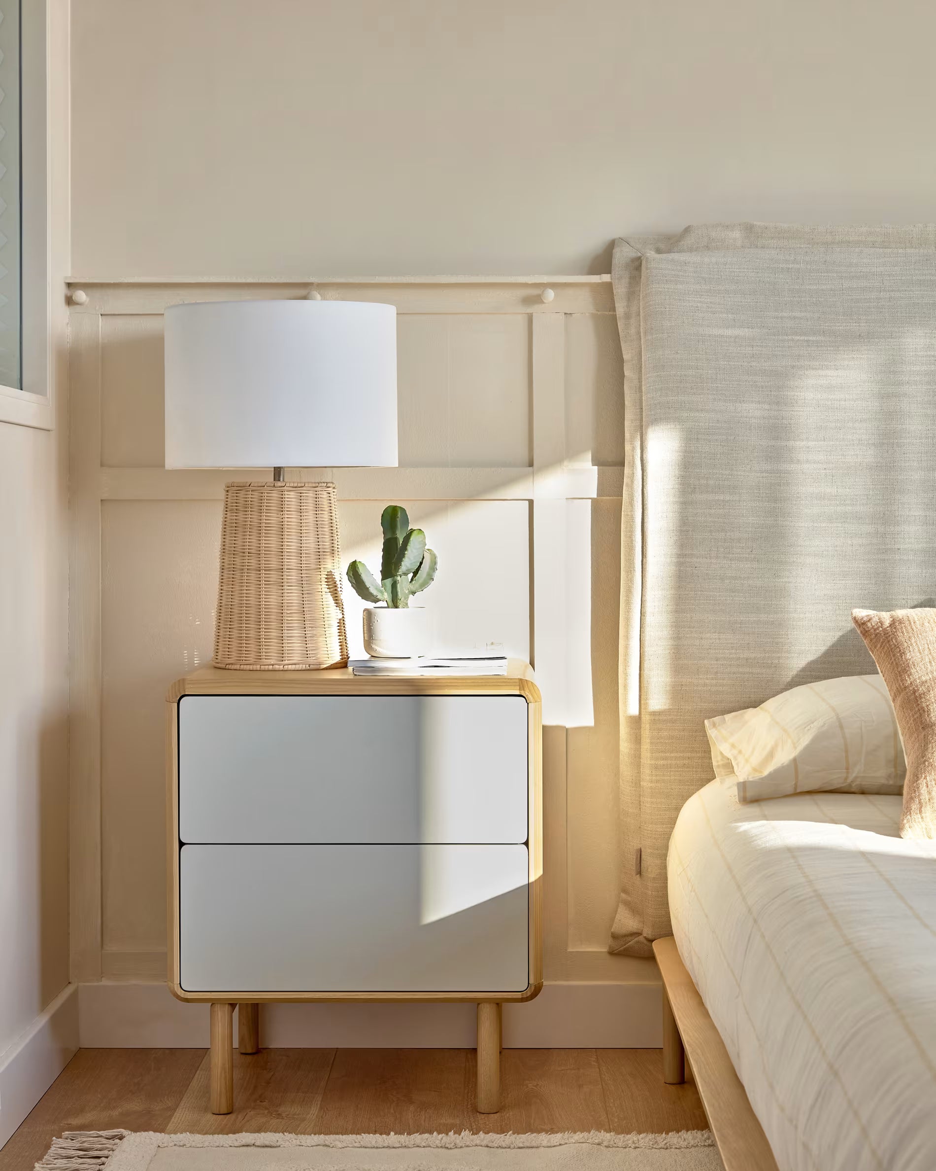 Nachtkastje ANIELLE lichtgrijs met hout