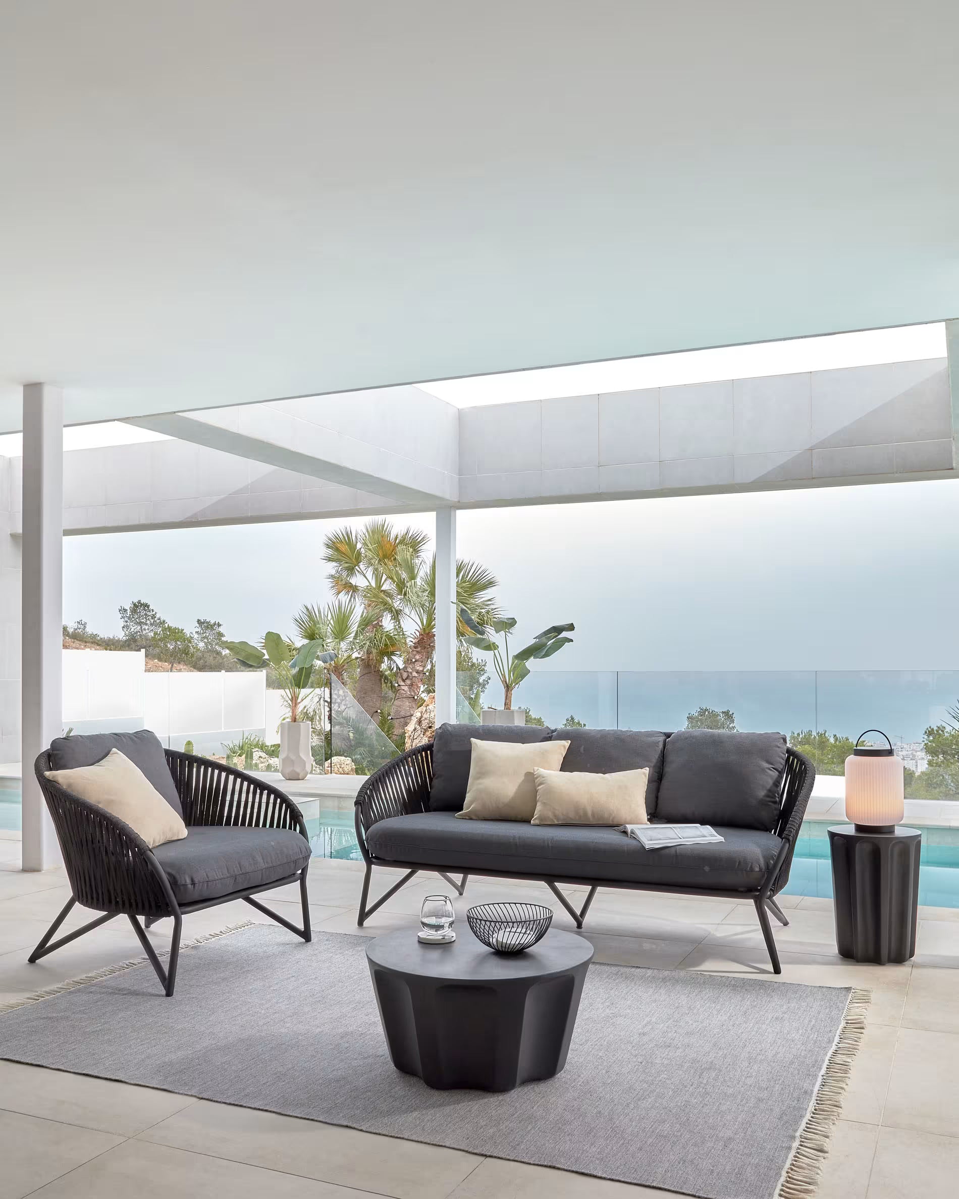 VILANDRA black garden table