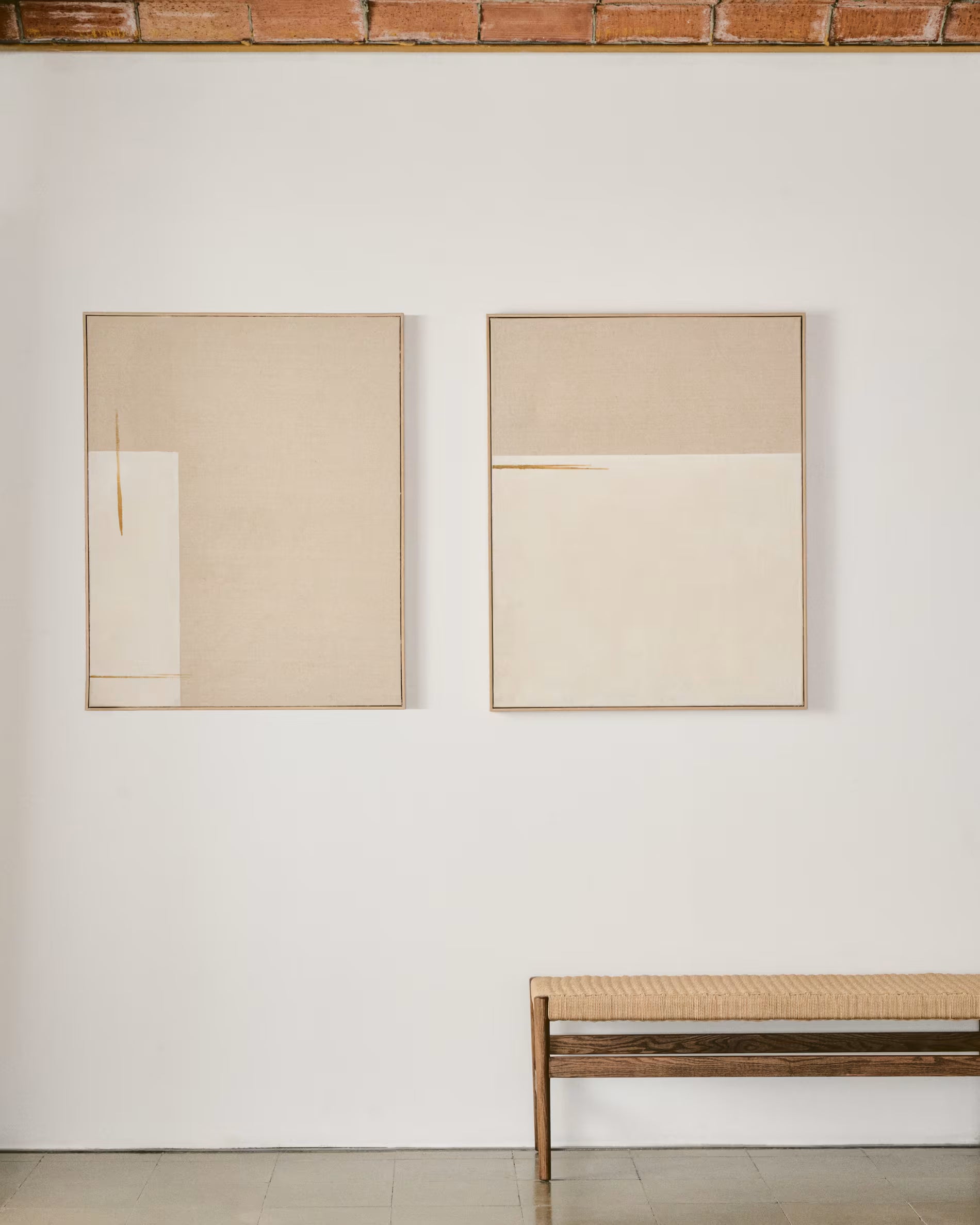 Bild SALIN beige mit vertikaler Linie