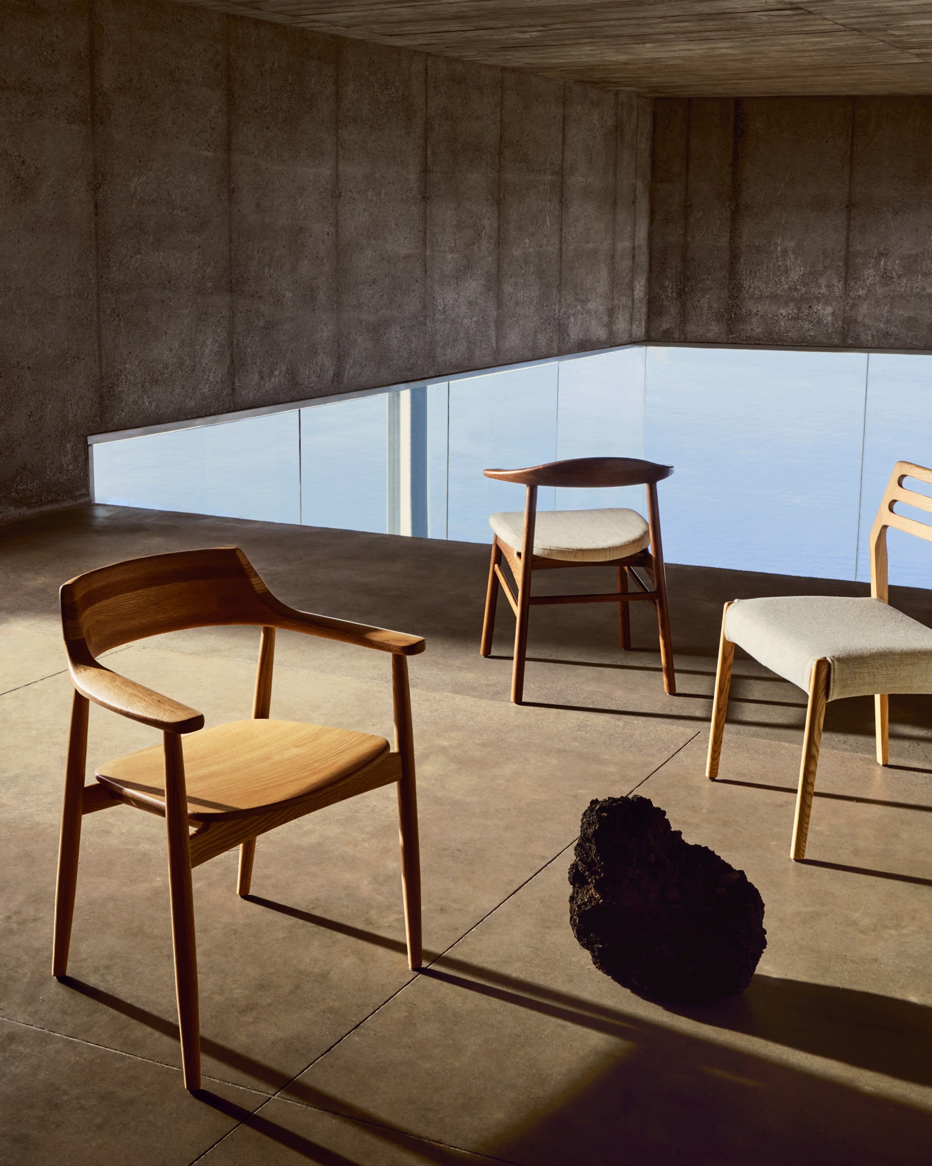 CUDIA stoel beige chenille met eiken basis