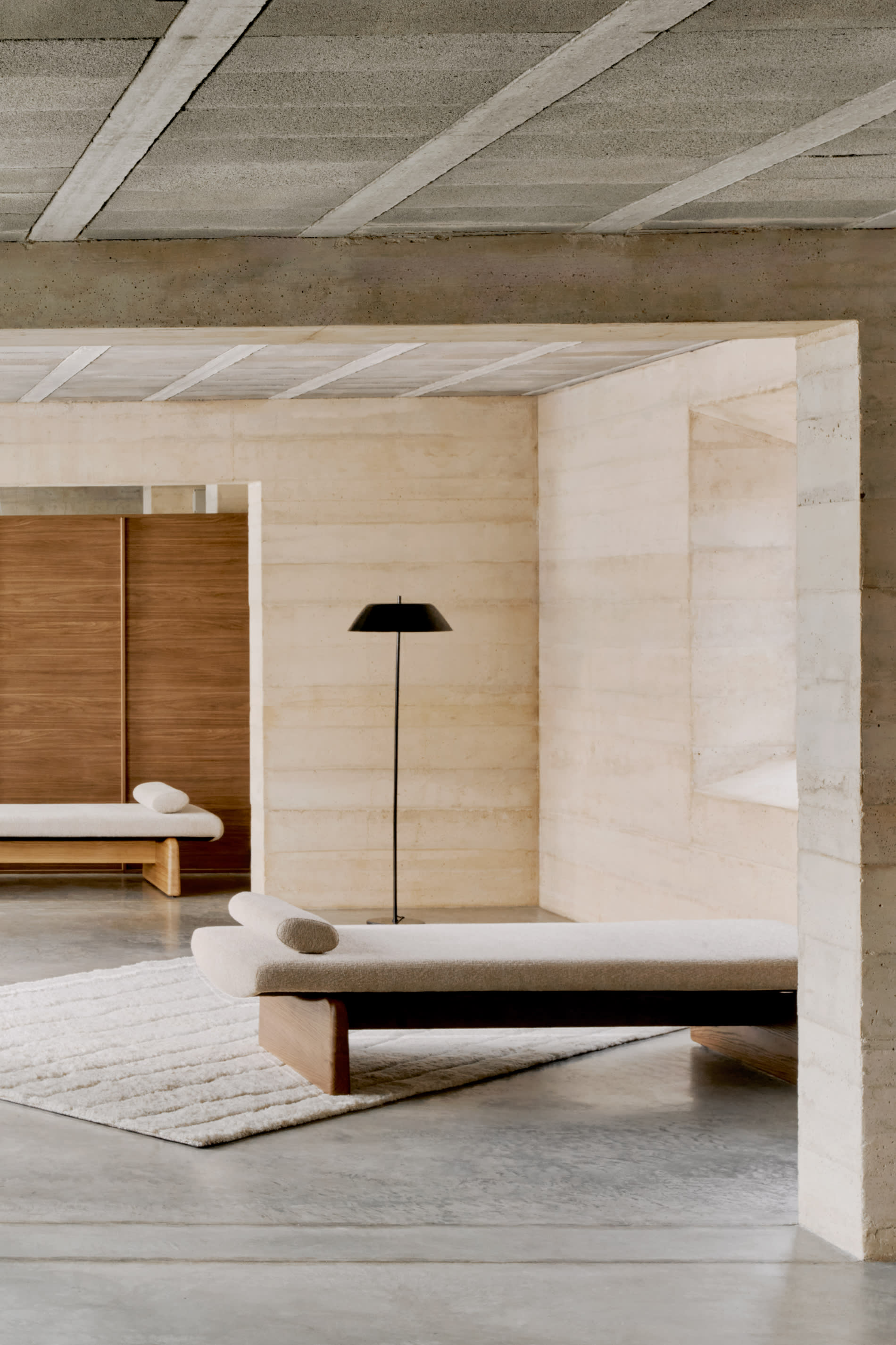 TOPAZ chaise longue in beige chenille with an ash base