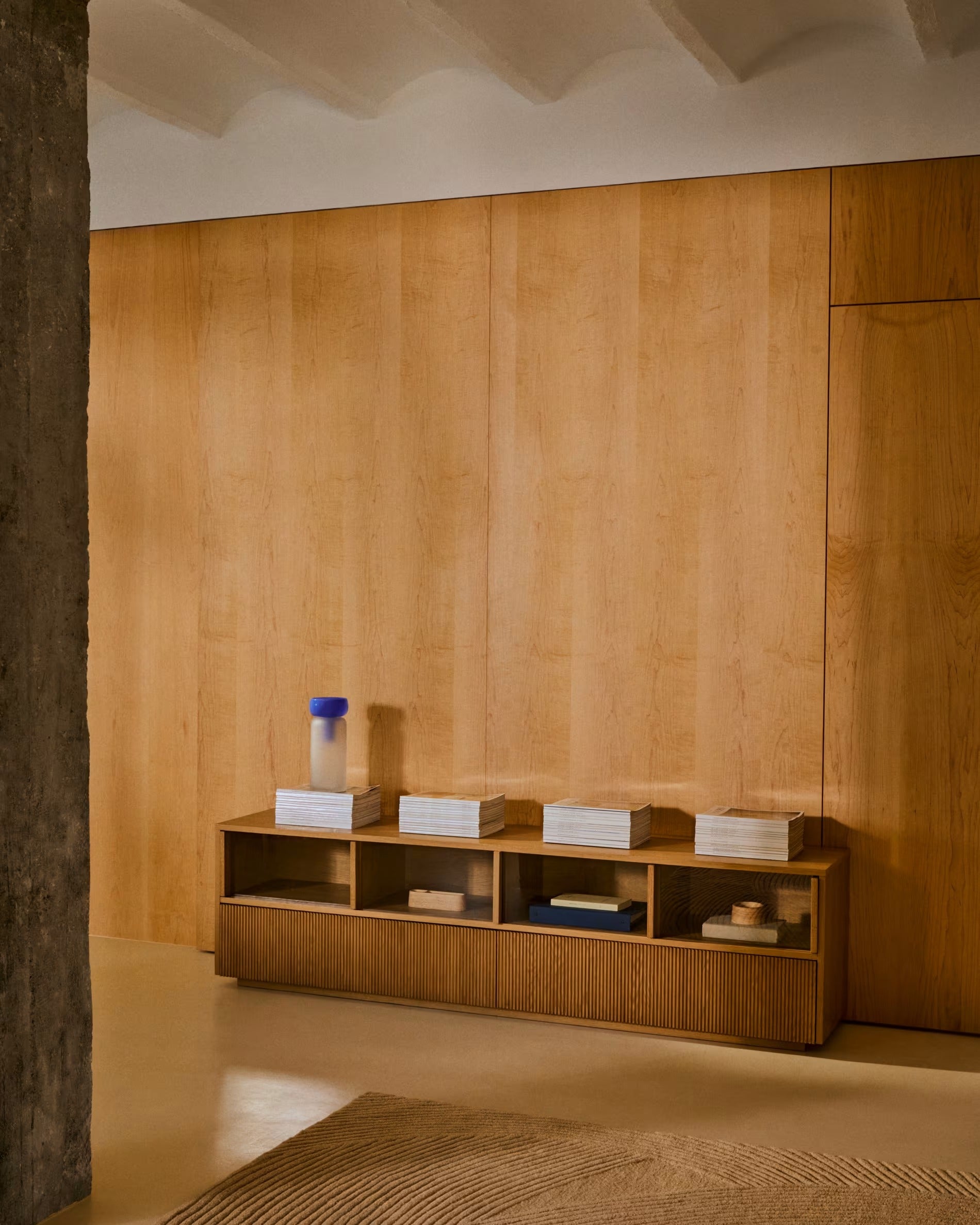 TV-kast met twee lades HELVINE eikenfineer