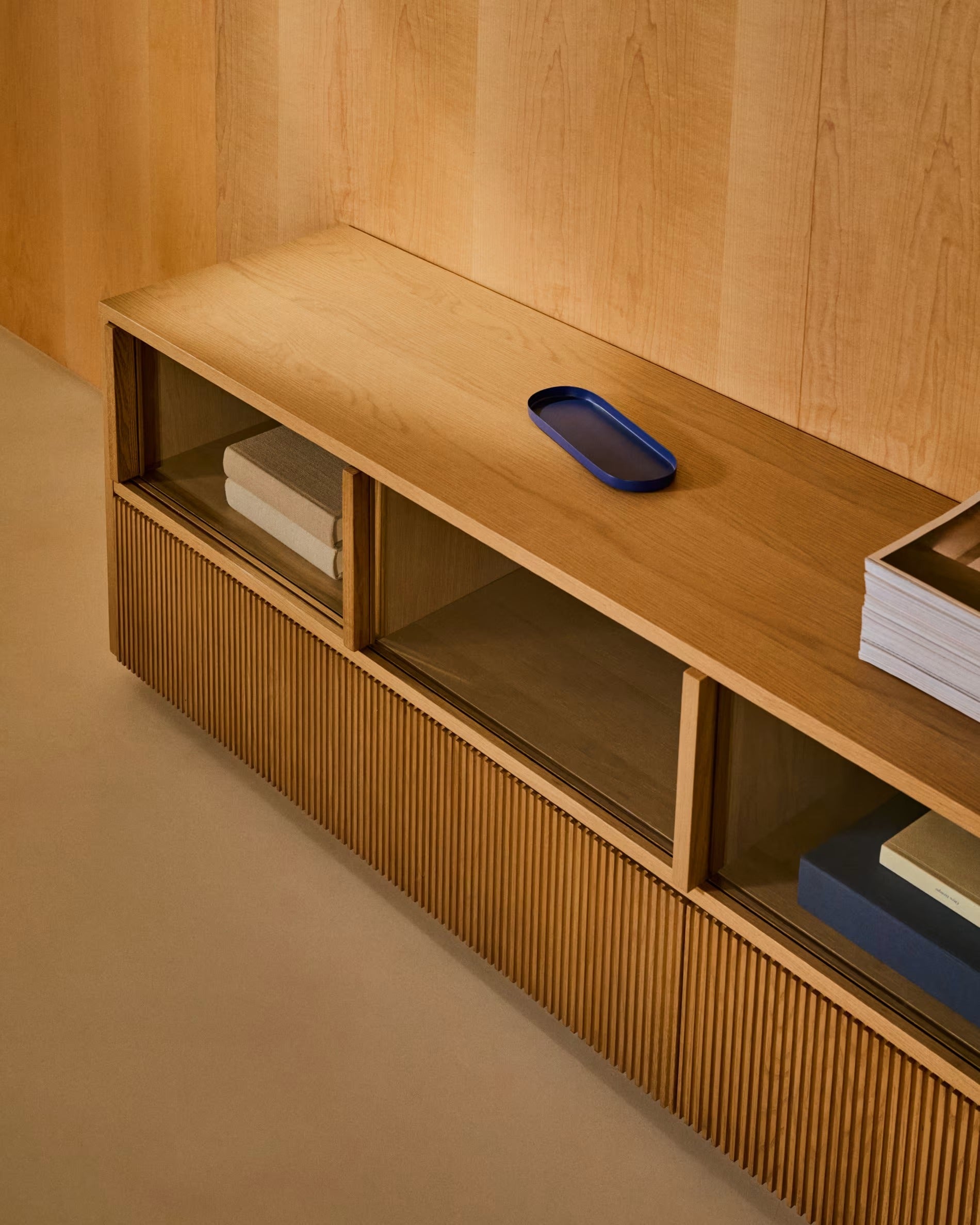 TV-kast met twee lades HELVINE eikenfineer