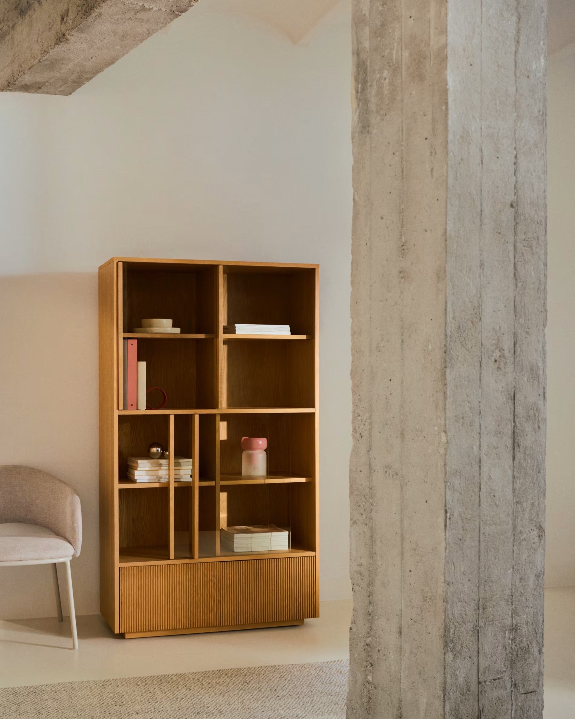 Witryna Helvine aus Eichenfurnier