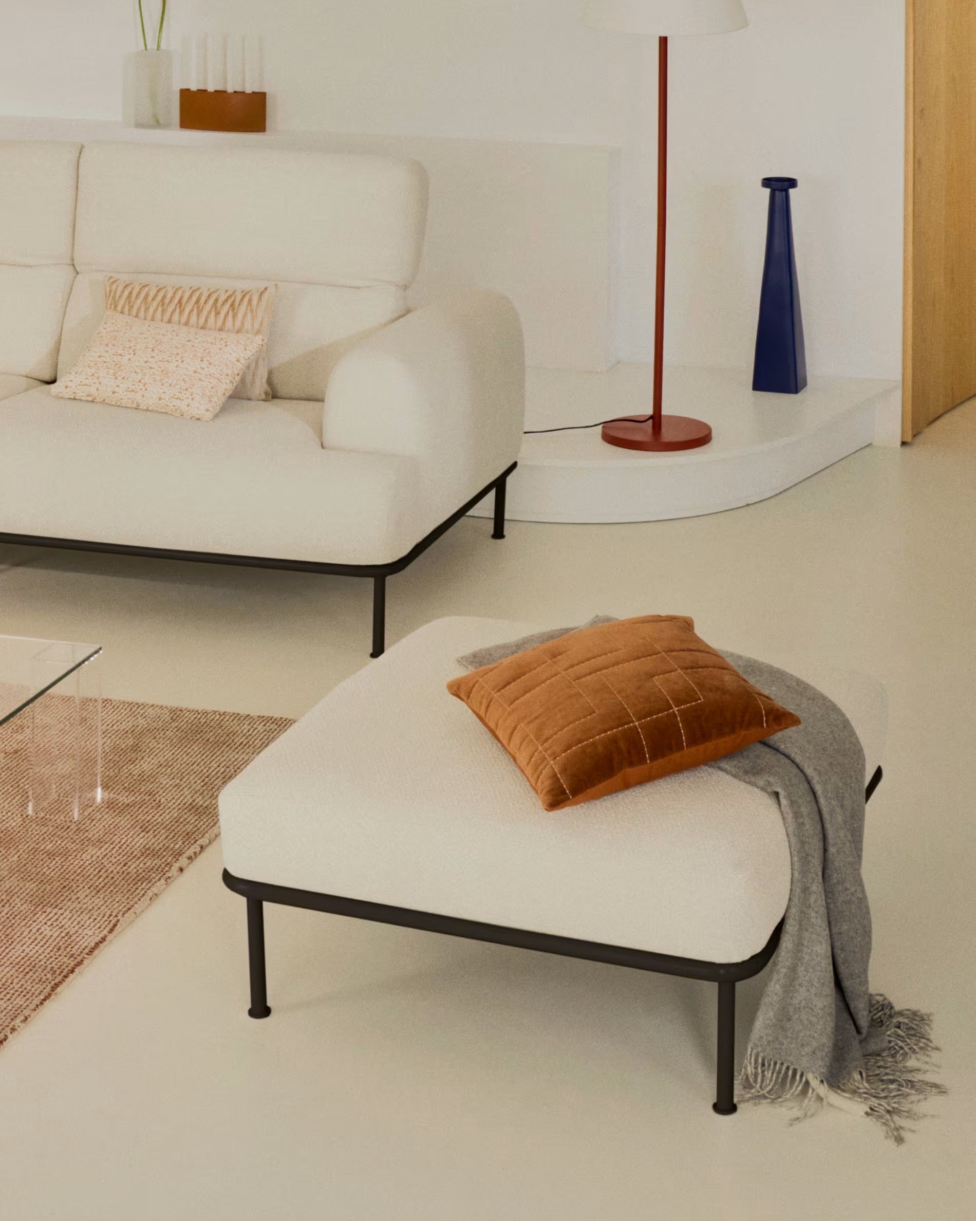 Voetensteun AURUM ecru chenille met donkergrijze basis