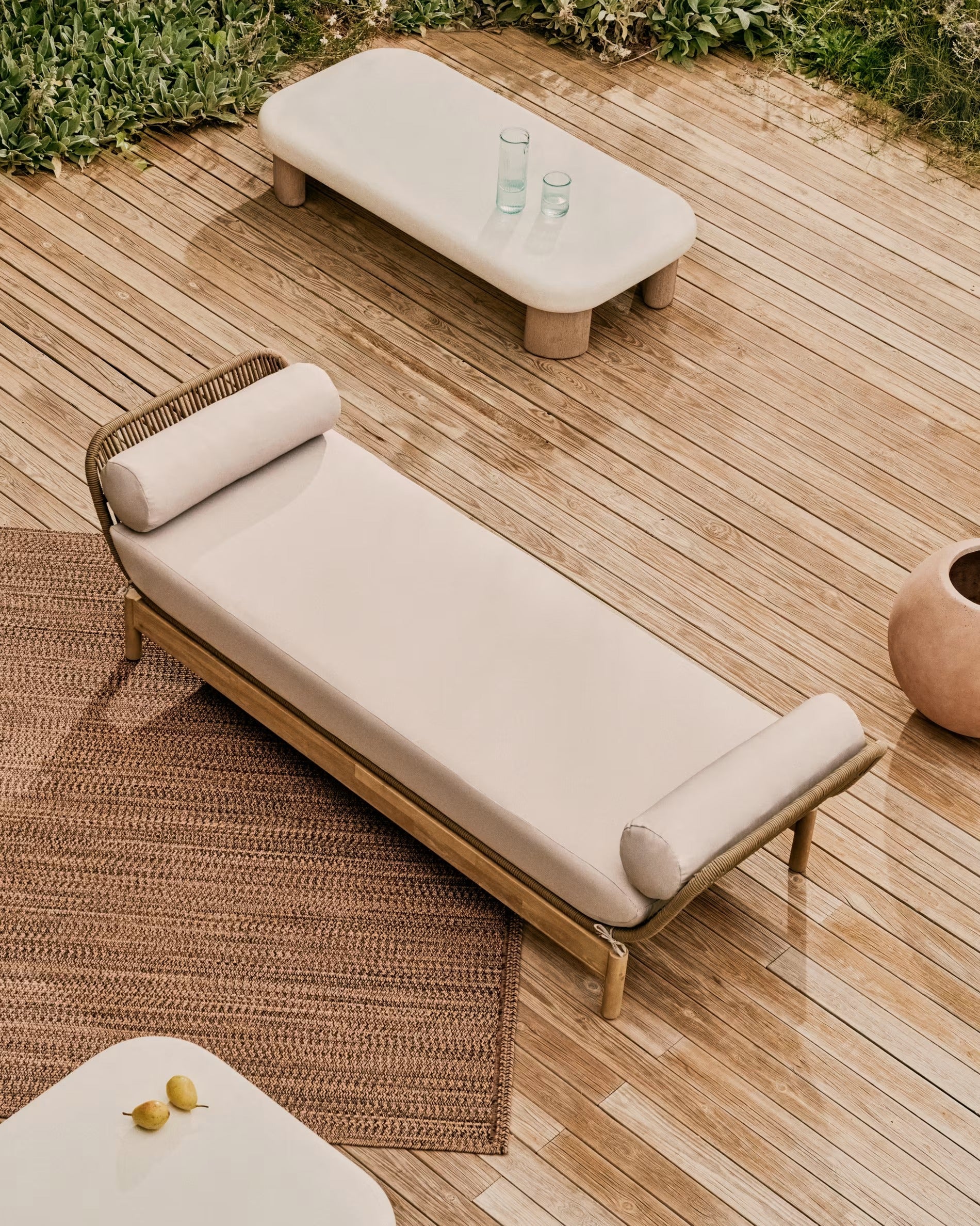 Outdoor Coffee Table LABRA Cement and Acacia Wood