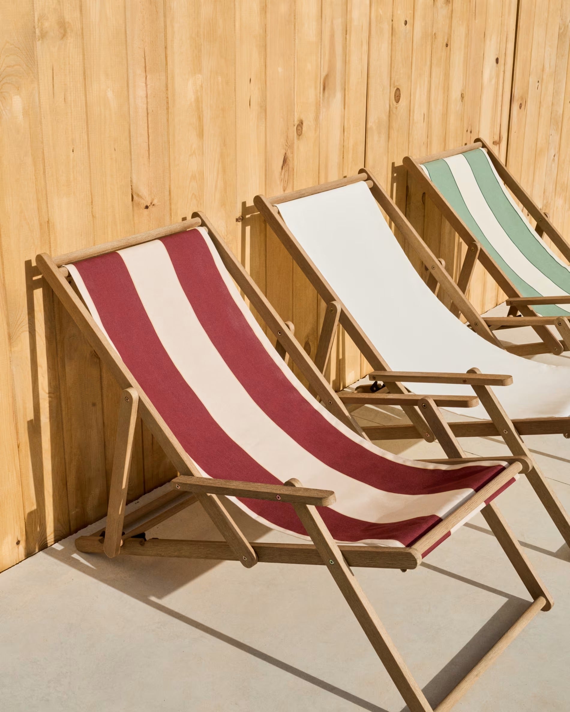 Ligstoel VILARA bordeaux-beige met acaciahouten basis