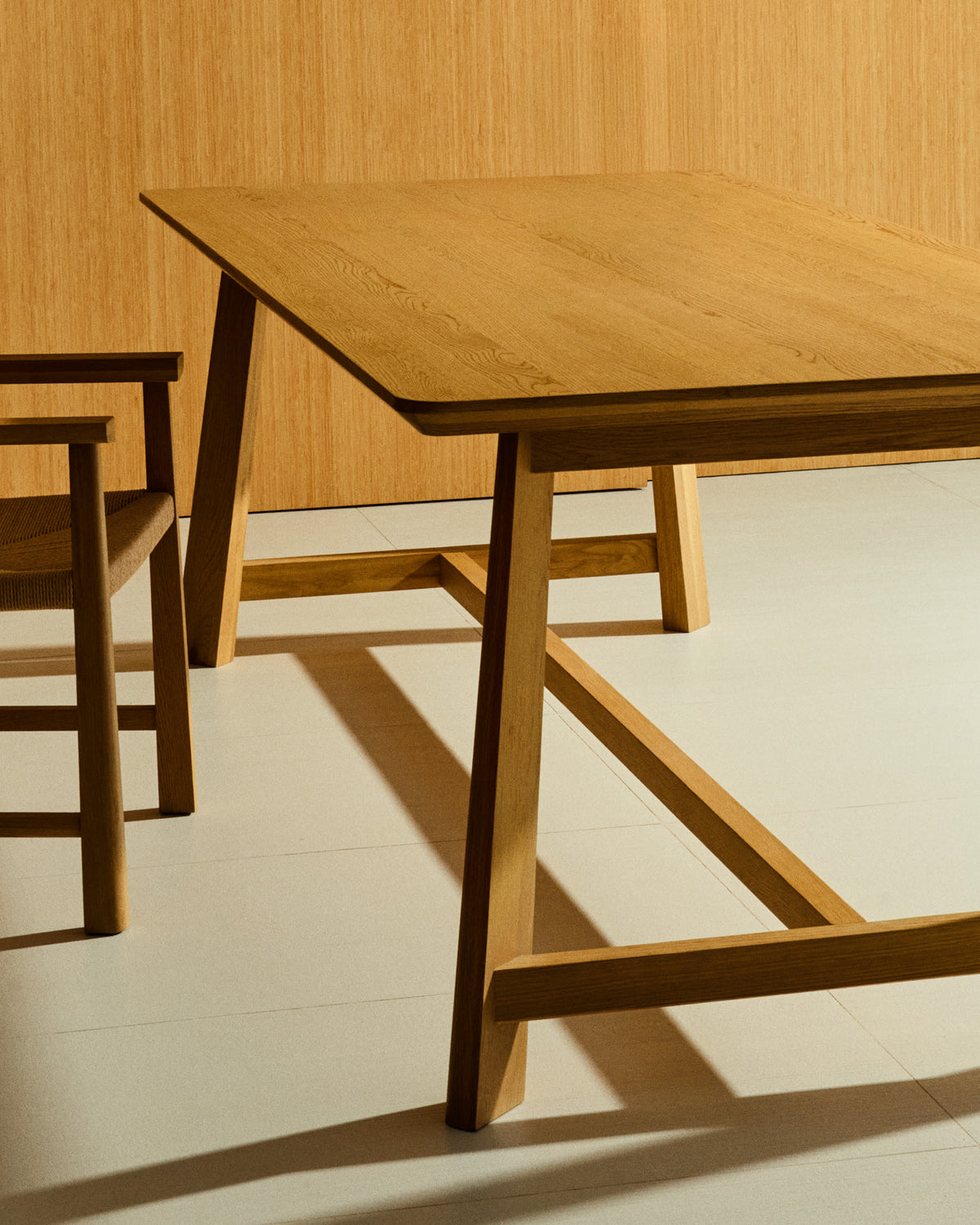 Stół IDUN naturalny fornir i lite drewno dębowe – ujęcie 4