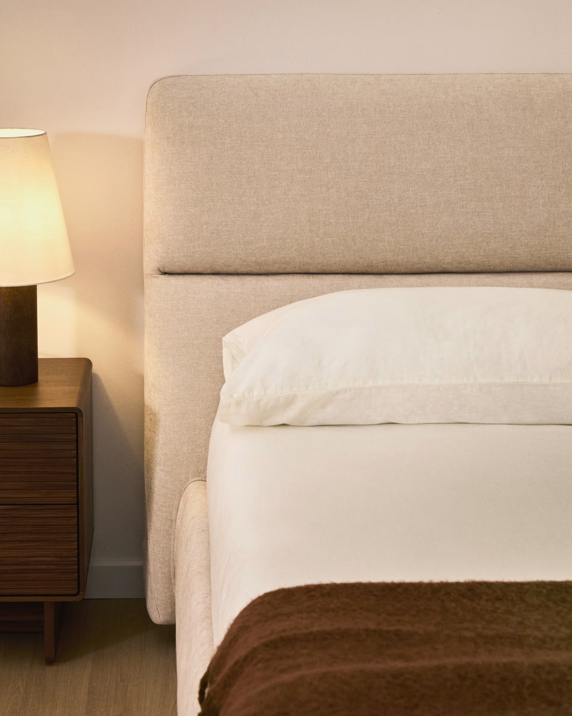 Bed met opbergruimte voor beddengoed DAFRA beige chenille