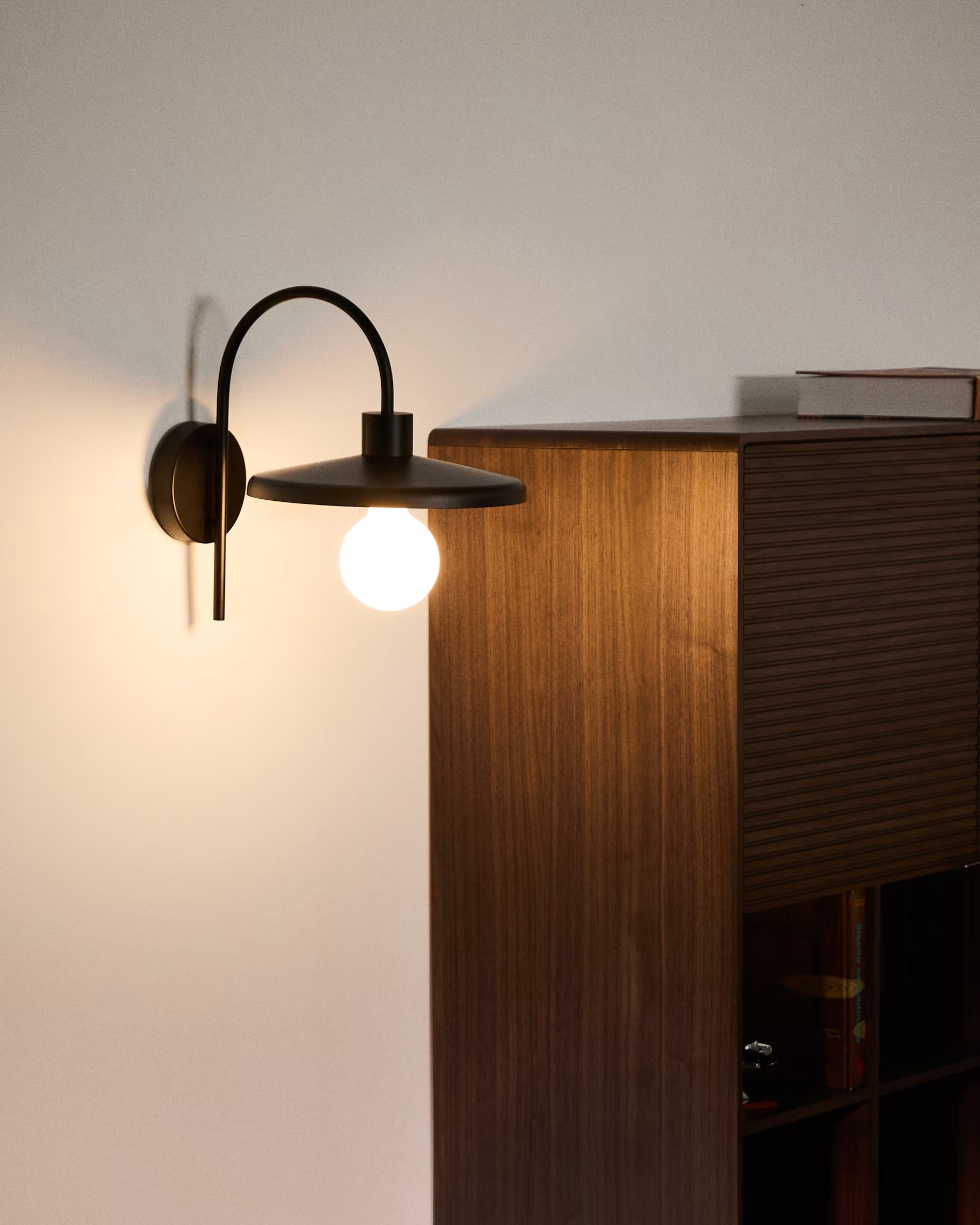 NUVIRA Wall Lamp Black