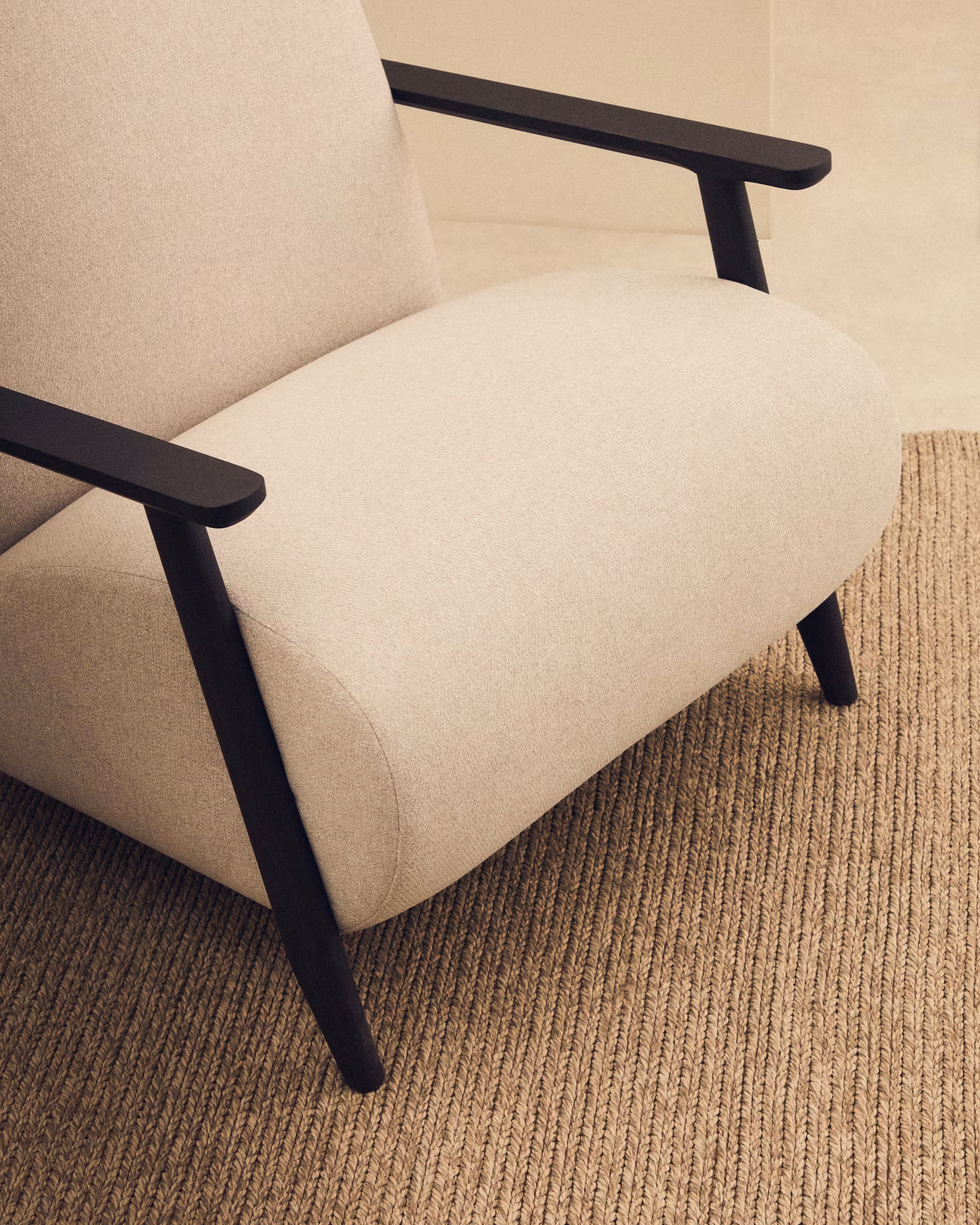 Fauteuil MEGHAN crème met zwarte basis